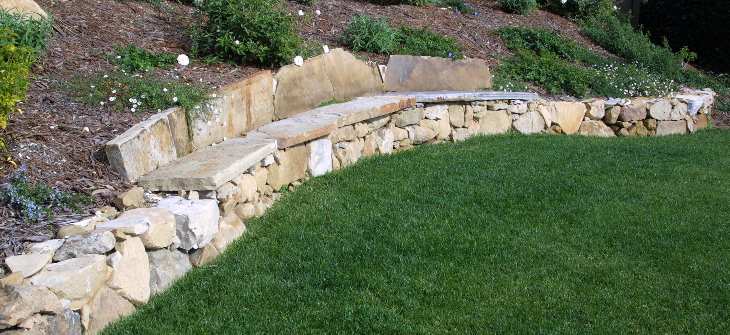 02-wall-bench-stone.jpg