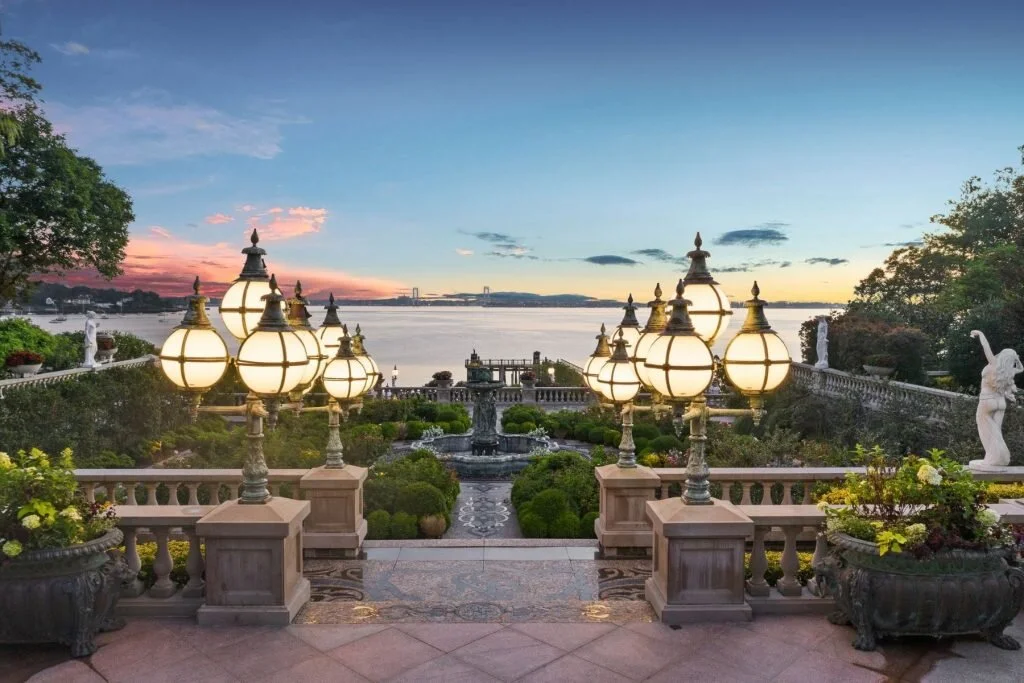 The Life Aquatic | 5 Homes With Architectural Water Features