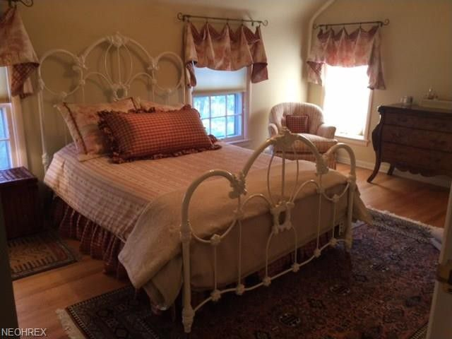 Previous listing agent's photo