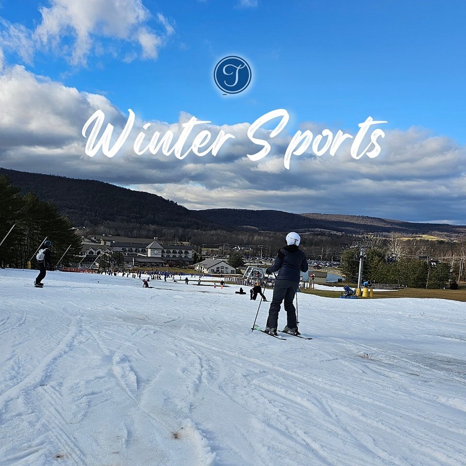 Winter has arrived to the East Coast!! 

As the first #snow falls across the capital region it's time to venture out and enjoy all that winter has to offer.

We tried getting back into skiing this year and took our chance at snowboarding nearby at Li