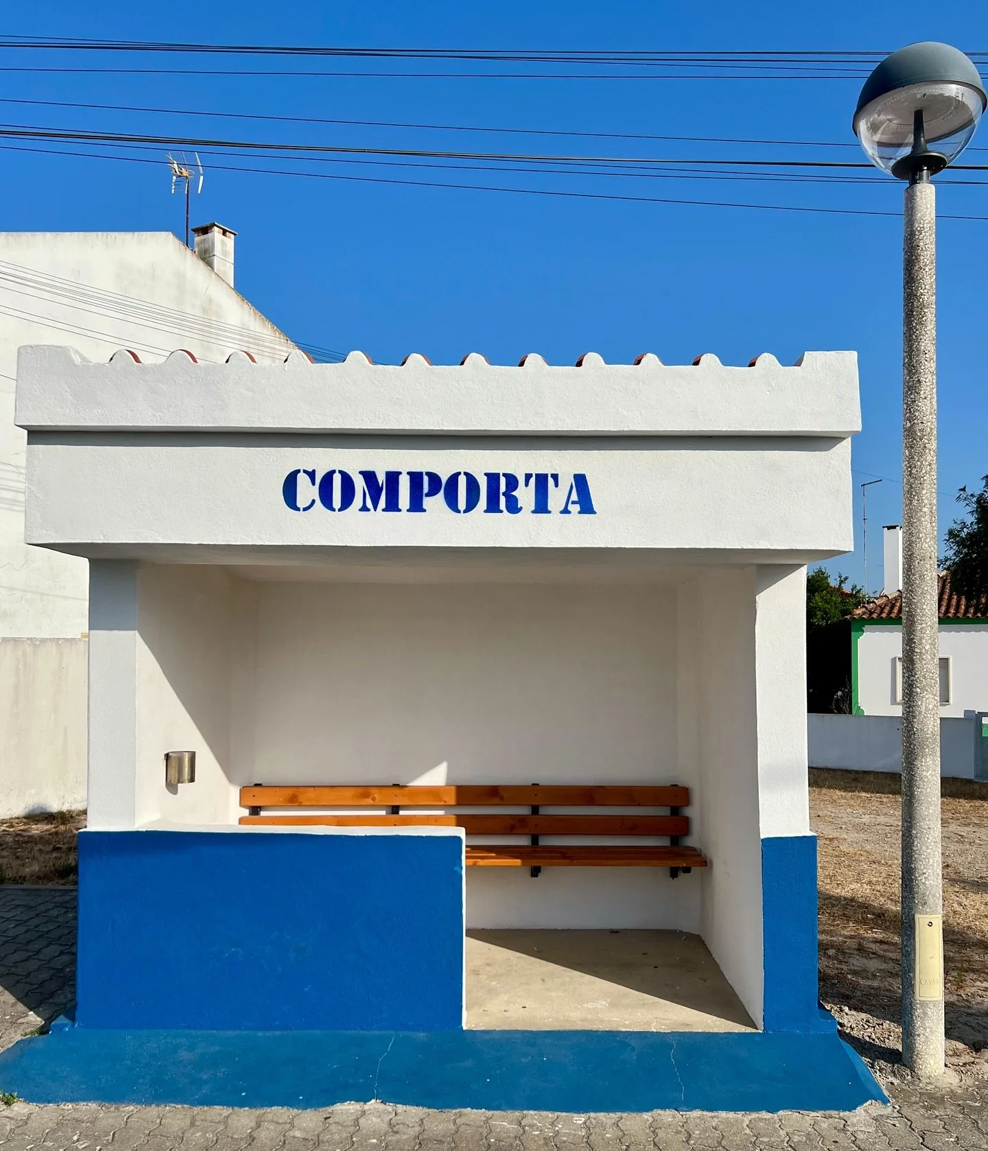 Heading into the weekend looking for beauty in the every day. Like this bus stop we stumbled upon in Comporta.

My Portugal travel diary is finally up on the blog 💋