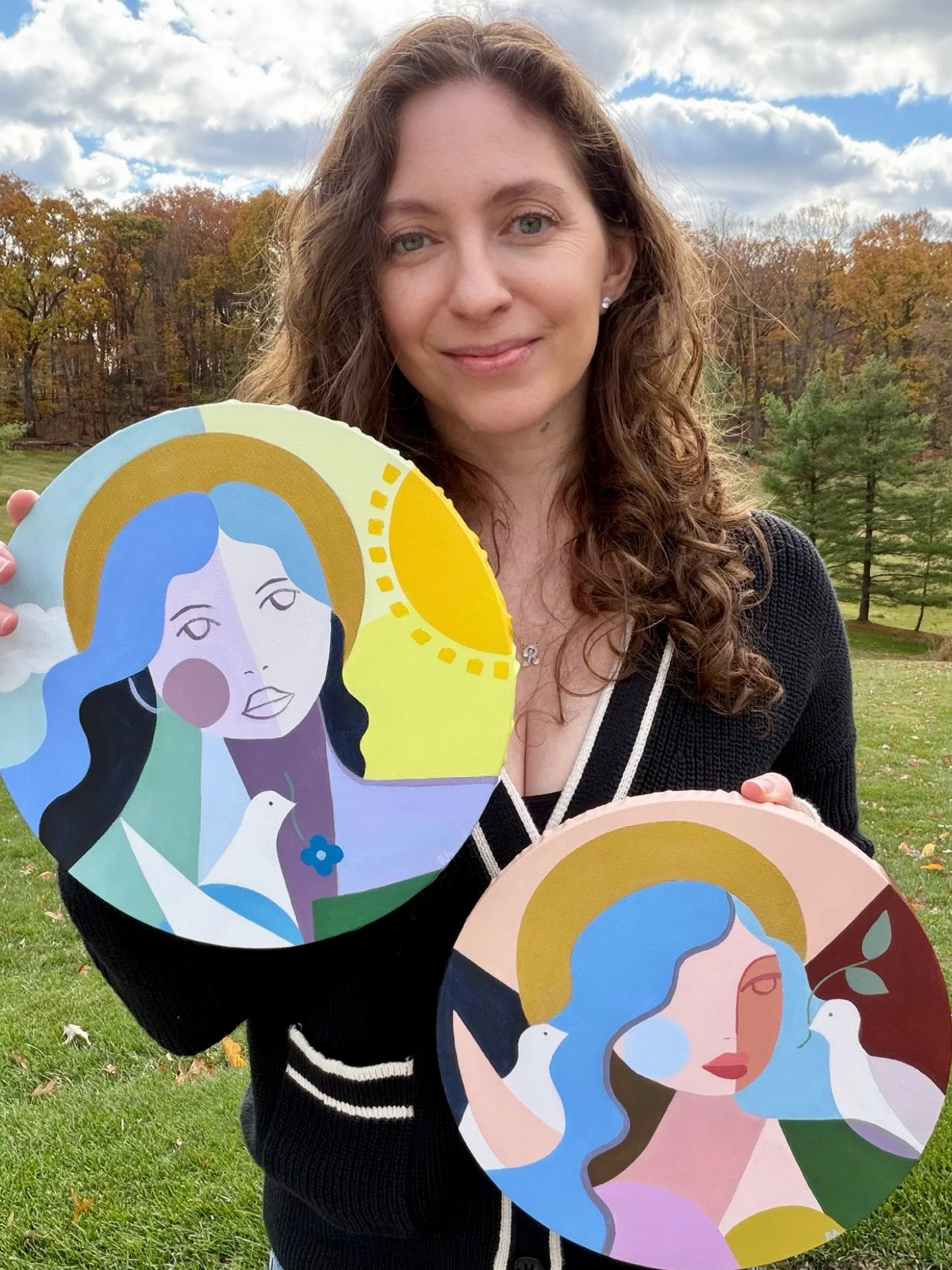 Happy clouds (like the ones in my Angel paintings!) and pockets of bright sunshine call for an outdoor pic. Mother Nature making it easy to show off the colors and gold halos in these beauties. 

Available in the shop 🕊️😇