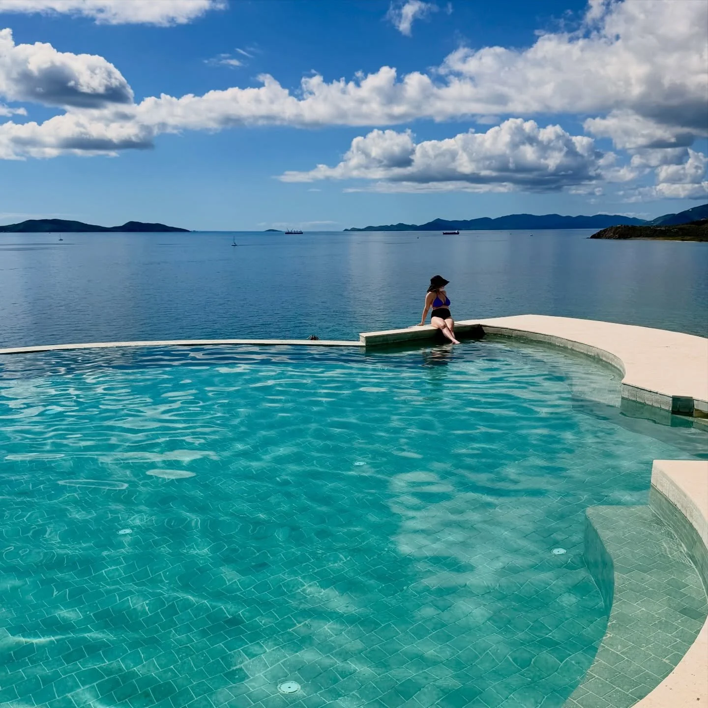 Spent the week relaxing, recharging and kissing zebras (swipe!). BVI I felt your warmth (and your mosquitos). Nature is healing. 🏝️