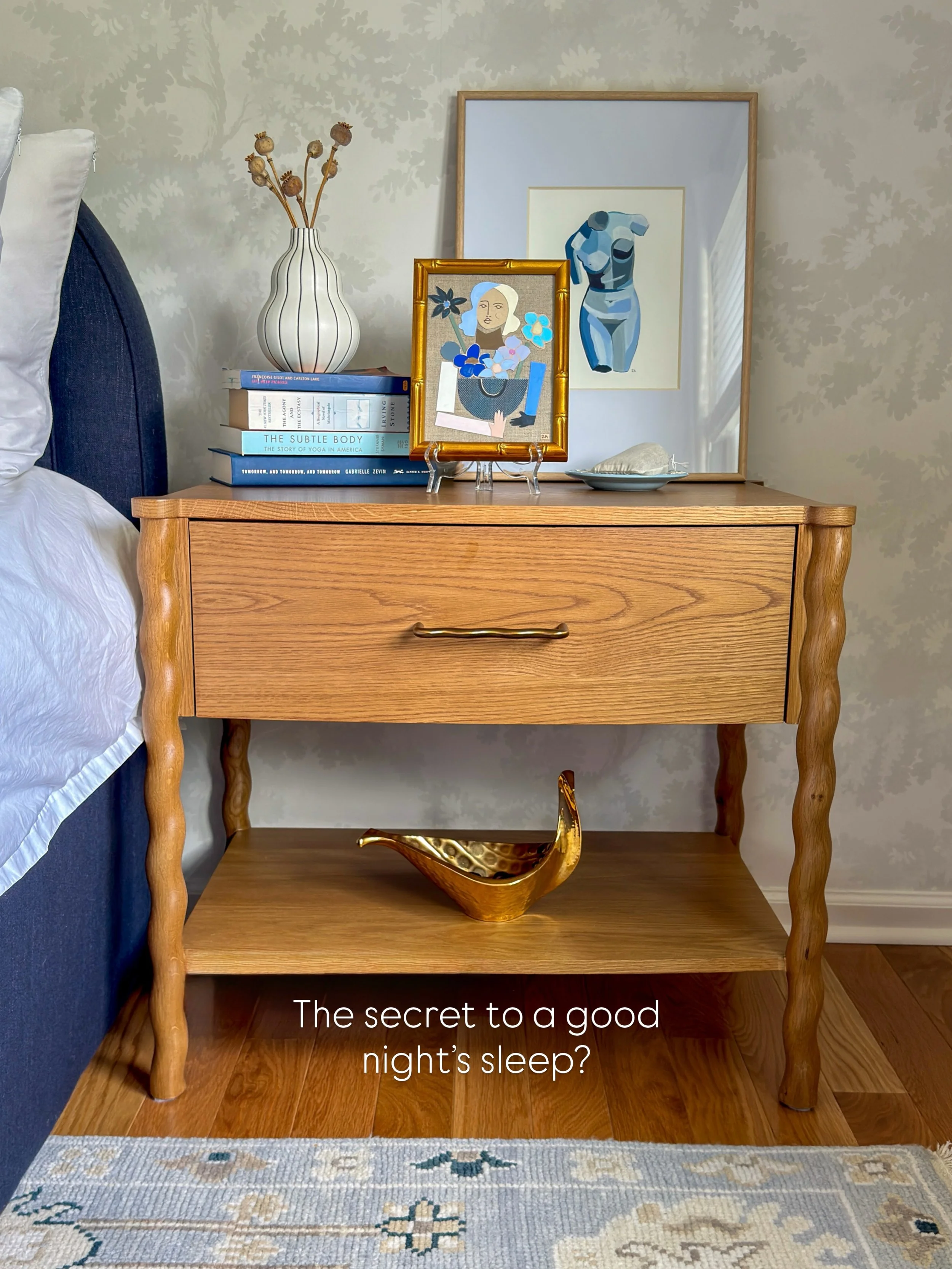 If you clear away the lotions, tissues, hair ties and face rollers, you&rsquo;ll realize the bedside table is the perfect place for art. Surround yourself with beautiful things, change your mood, wake up inspired! Art available in the shop. 

My favo