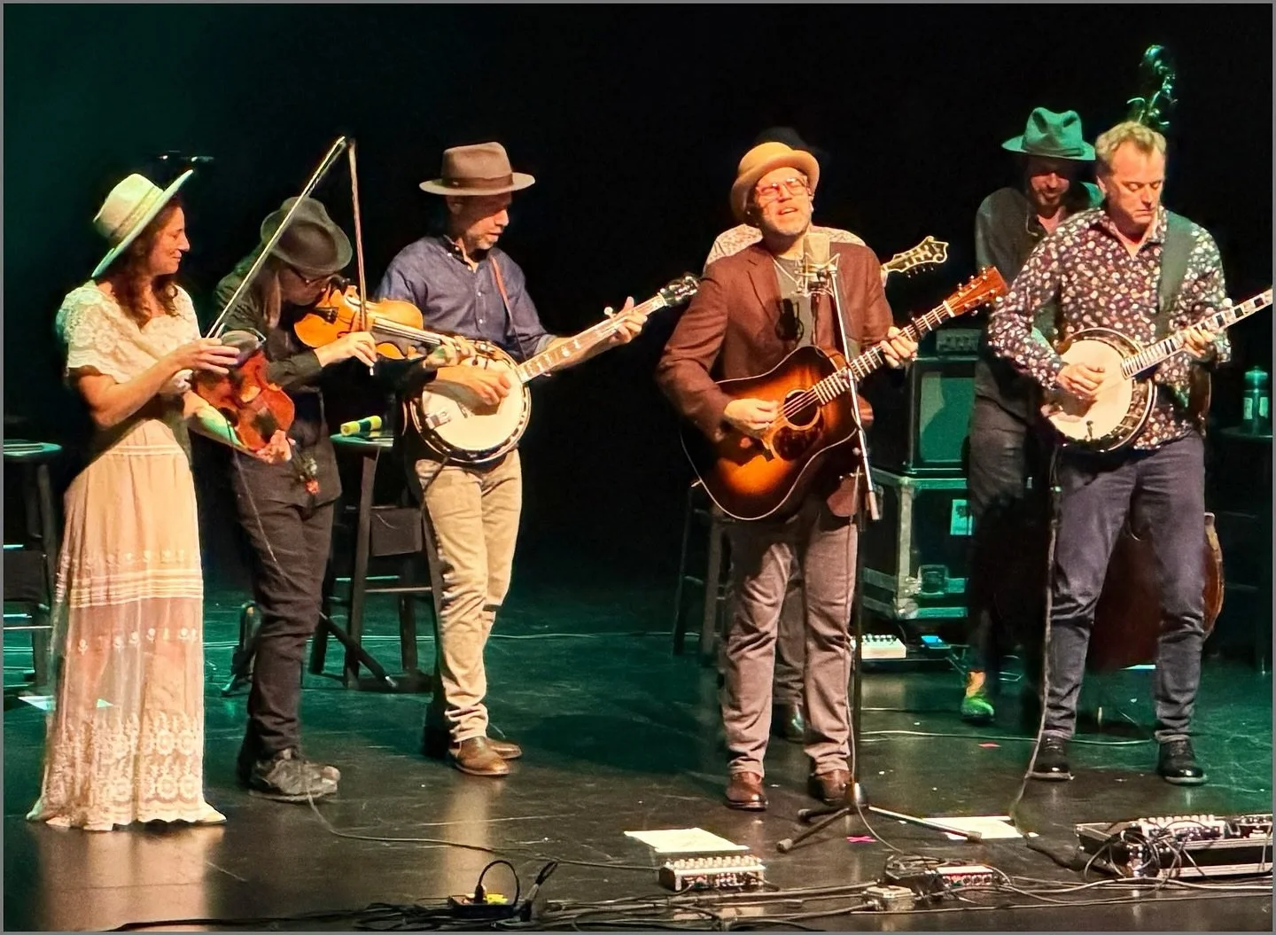 Thanks to @steepcanyonrangers for a stellar night in Greenville, NC! Huge thanks as well to @ecuartscomm and @ecualexanderseries for hosting, and all the support from our audience + beyond!  We had an absolute blast!
Photo: @ashleybarnes  Pattie&rsqu