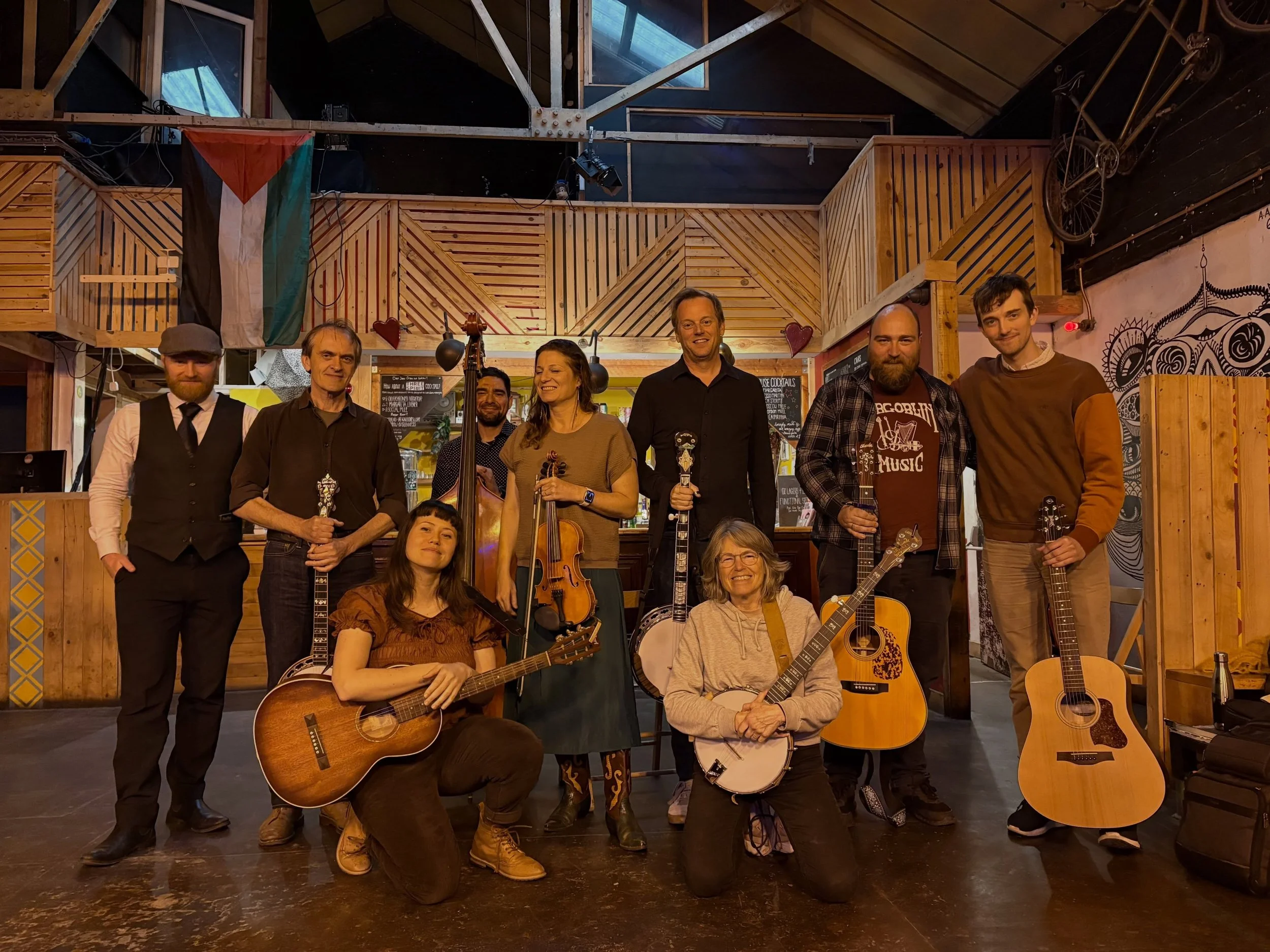 Wonderful workshop and hang with the good folks of Bristol @thejamjar_bristol !! Spent the evening diving into bluegrass, jamming skills, tunes, and everything under the sun. 

Huge thanks to everyone who came out and shared the evening with us!!

Sp
