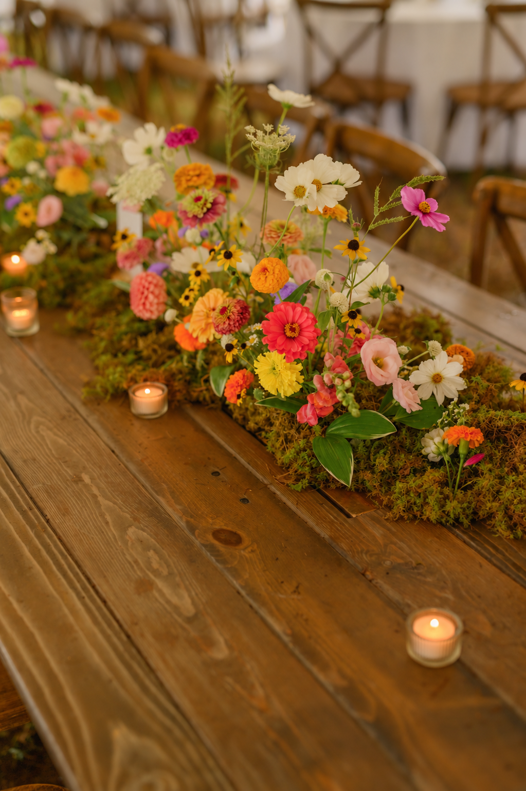 Rustic Wildflower Wedding Table Glow.png