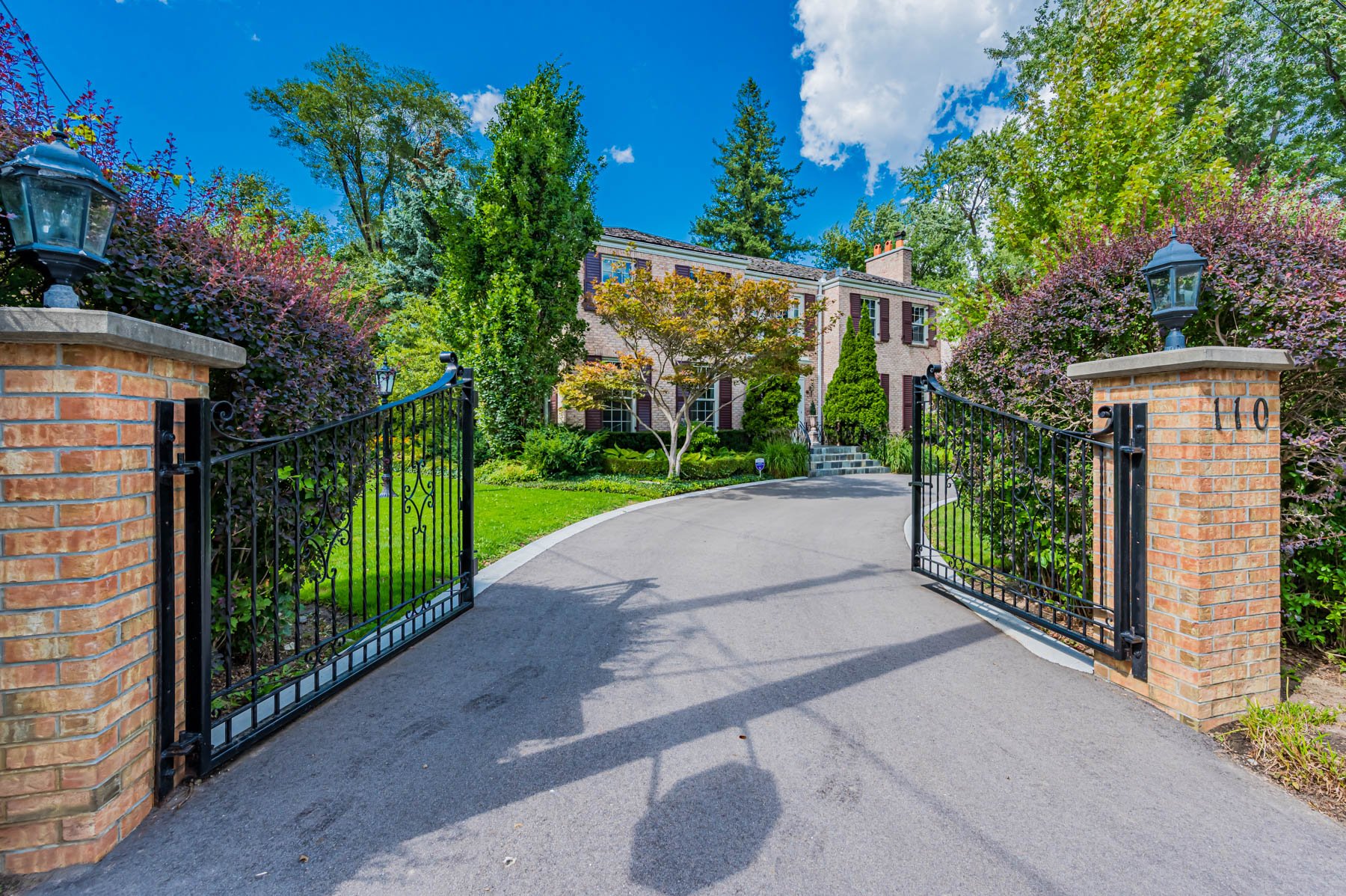 110 Sandringham Dr web-5.jpg