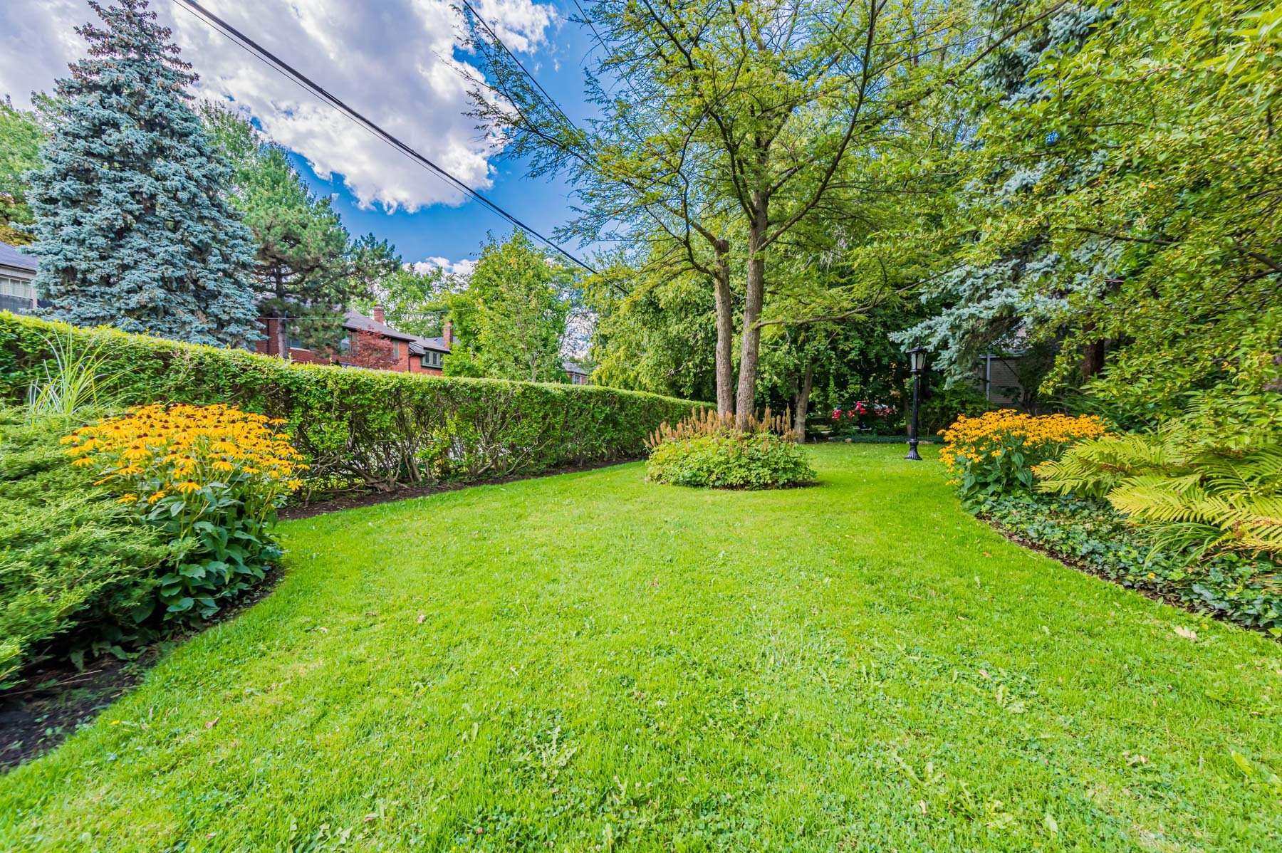 110 Sandringham Dr web-10.jpg