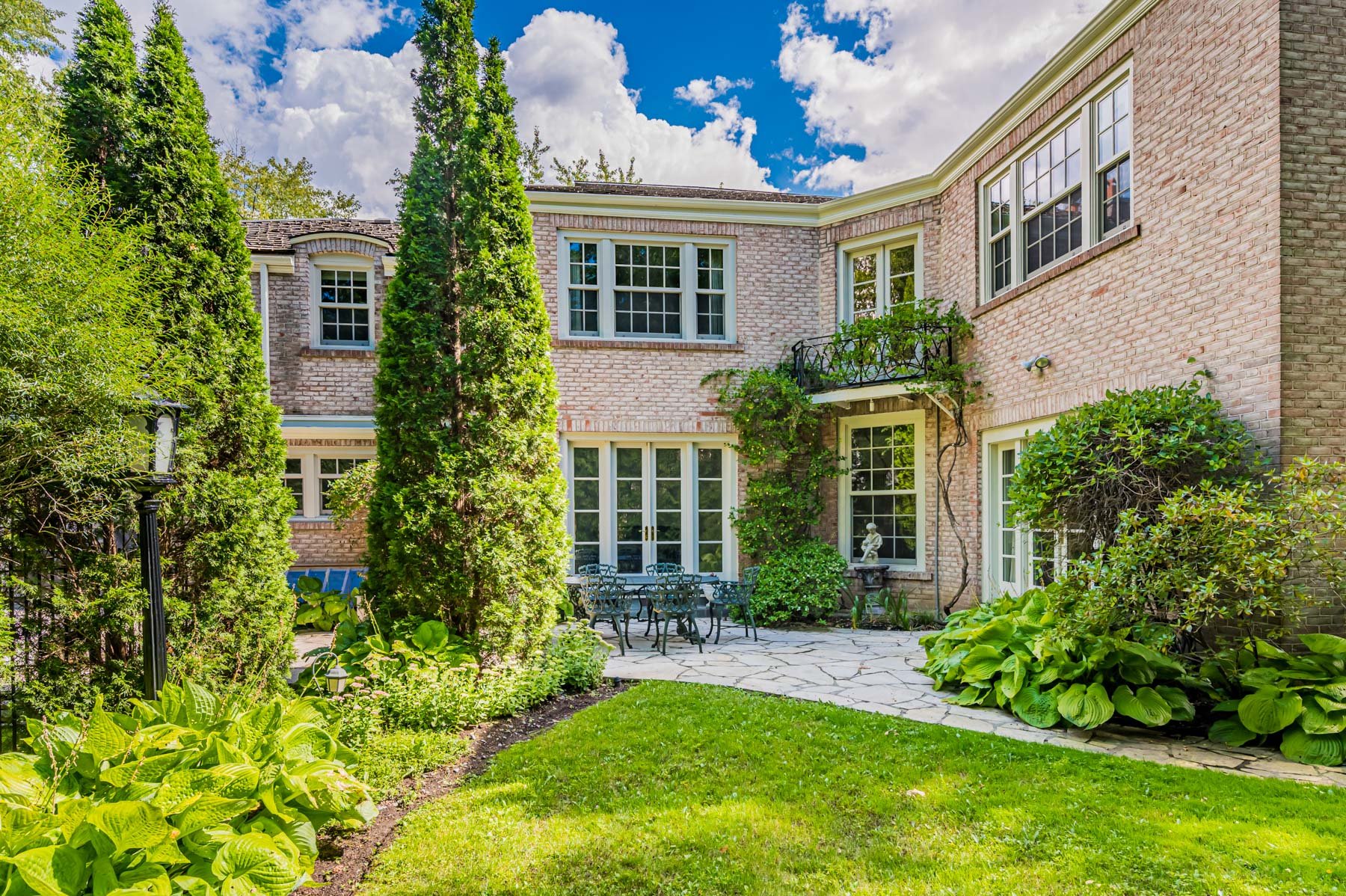 110 Sandringham Dr web-14.jpg