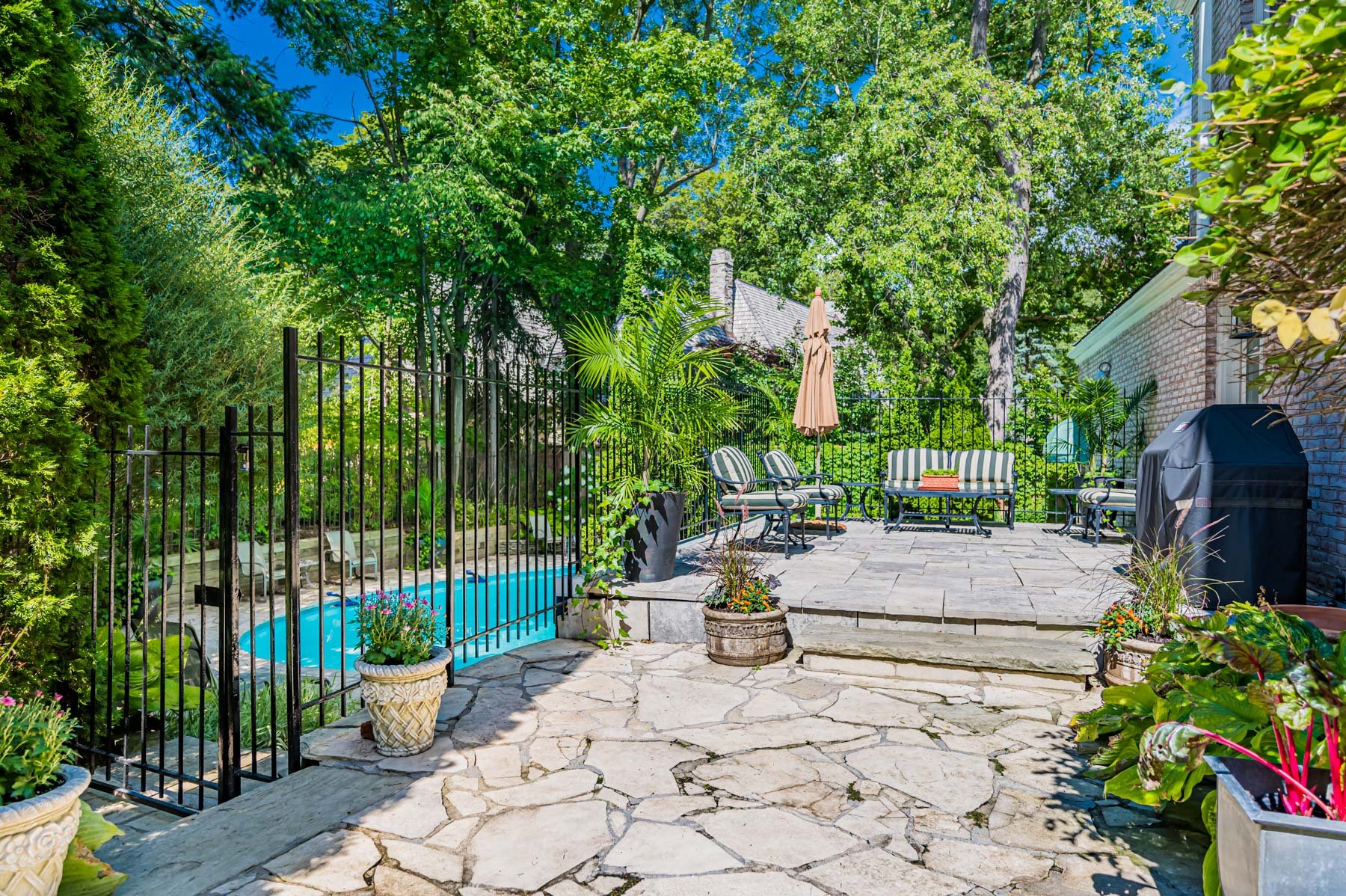 110 Sandringham Dr web-15.jpg