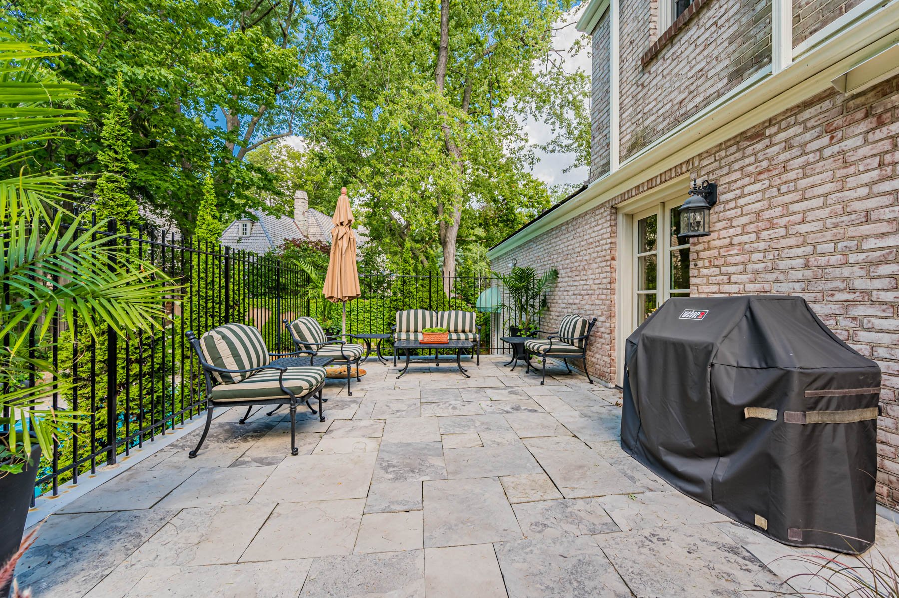 110 Sandringham Dr web-16.jpg