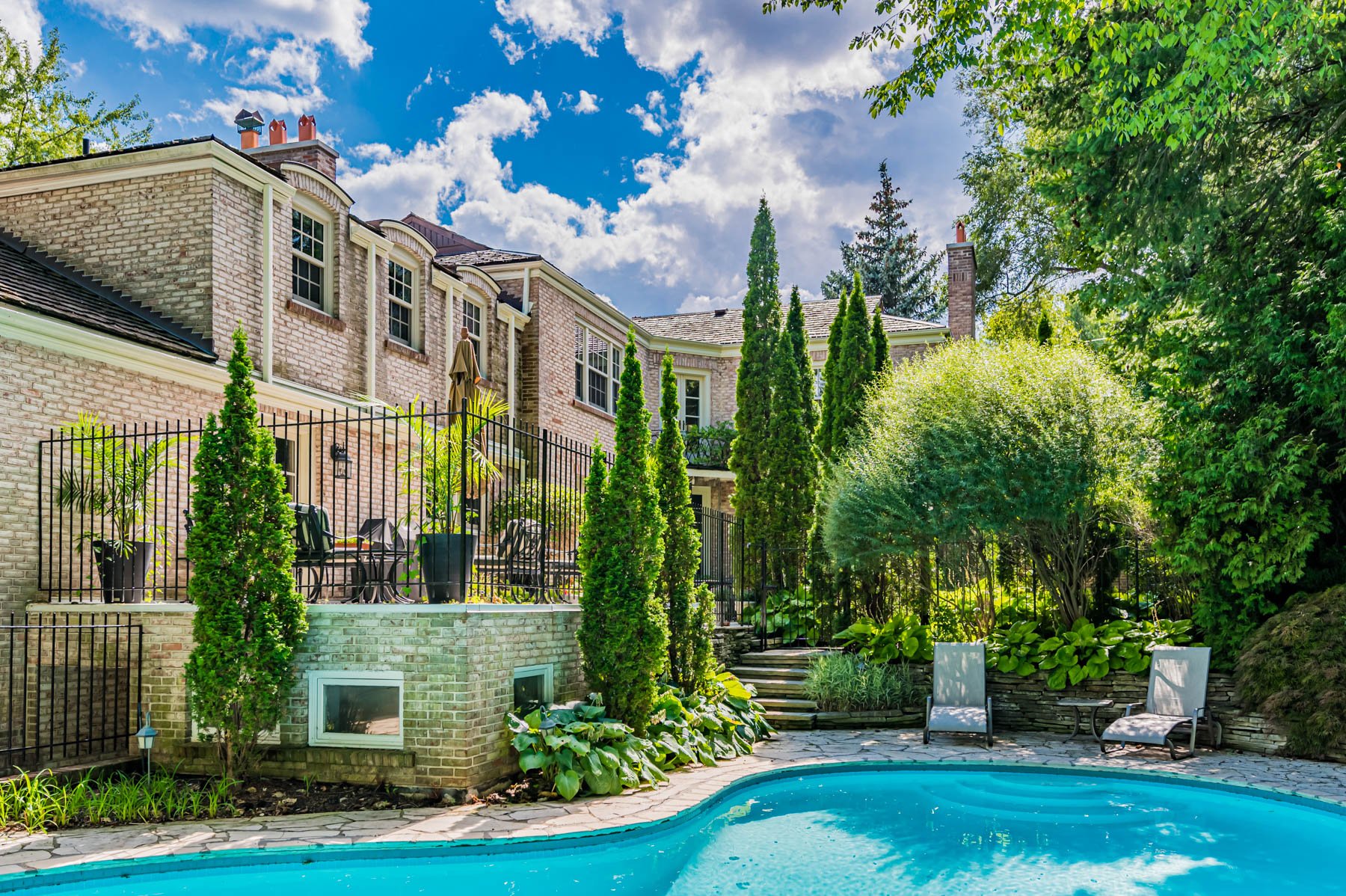 110 Sandringham Dr web-24.jpg