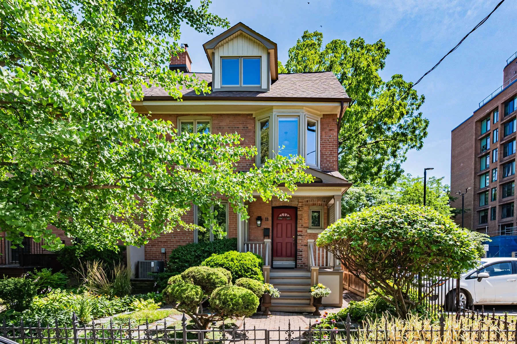 11 Dearbourne Ave-1.jpg