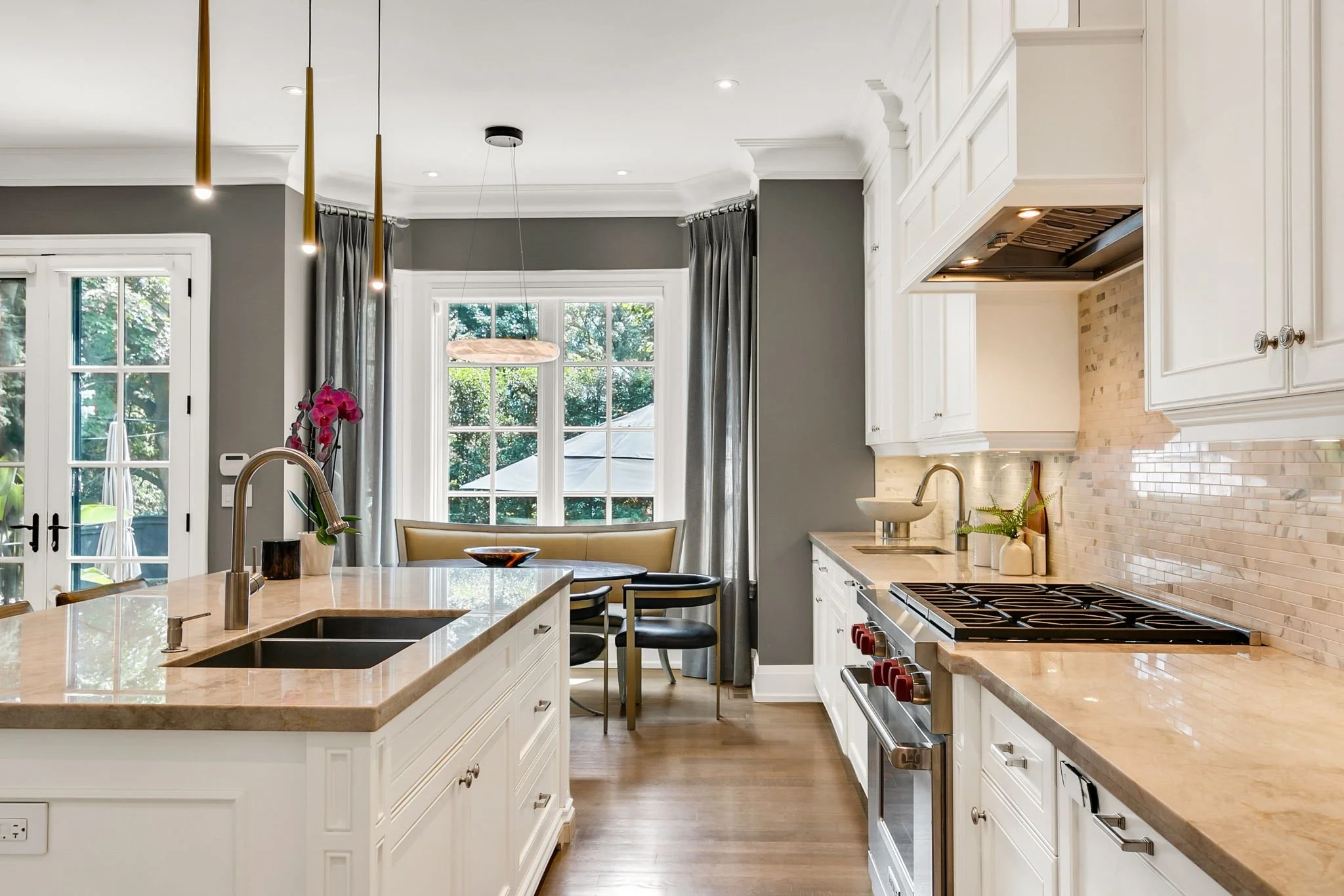 60-web-or-mls-17_005_Breakfast Area.jpg