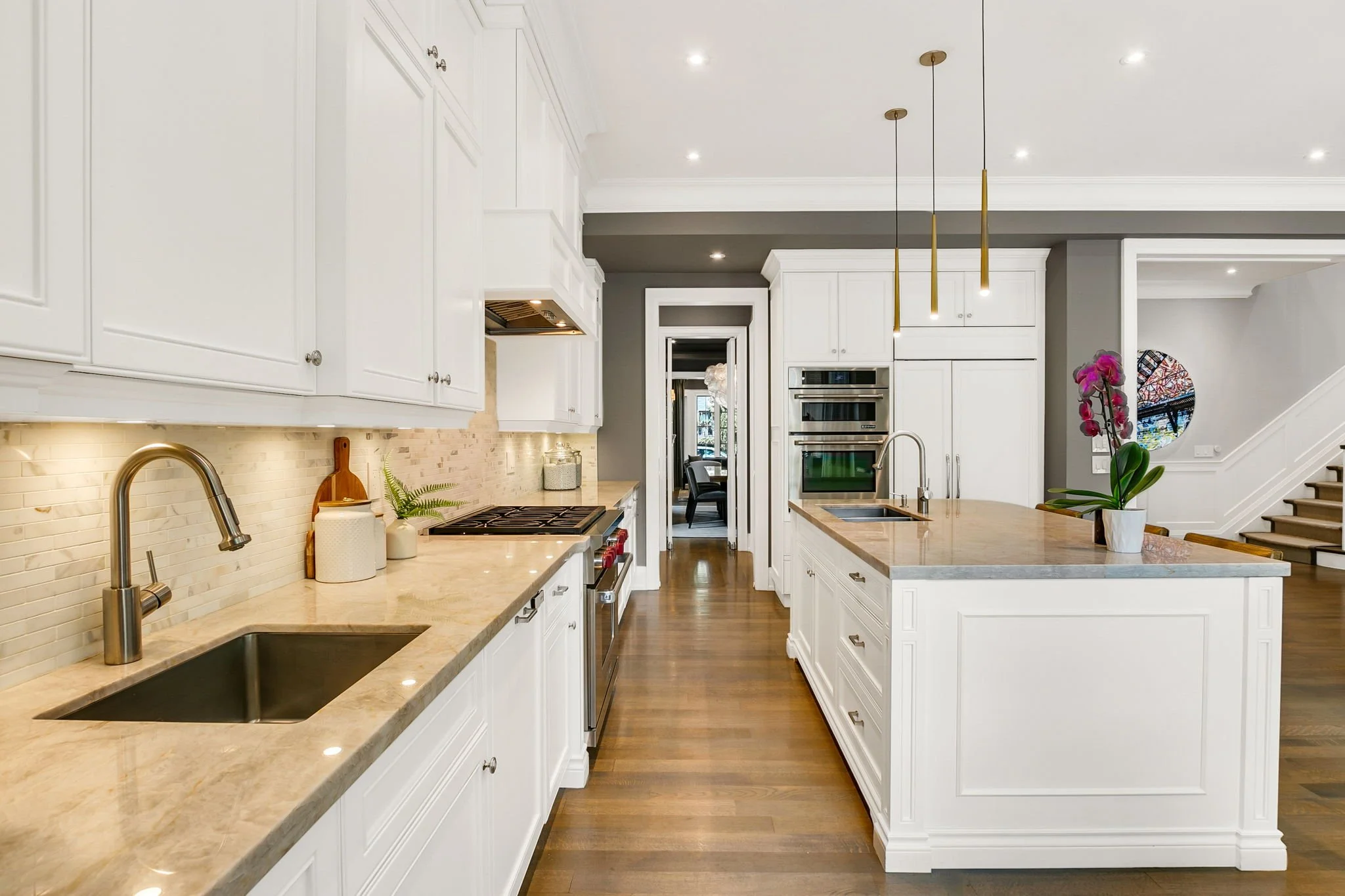 61-web-or-mls-17_006_Breakfast Area.jpg