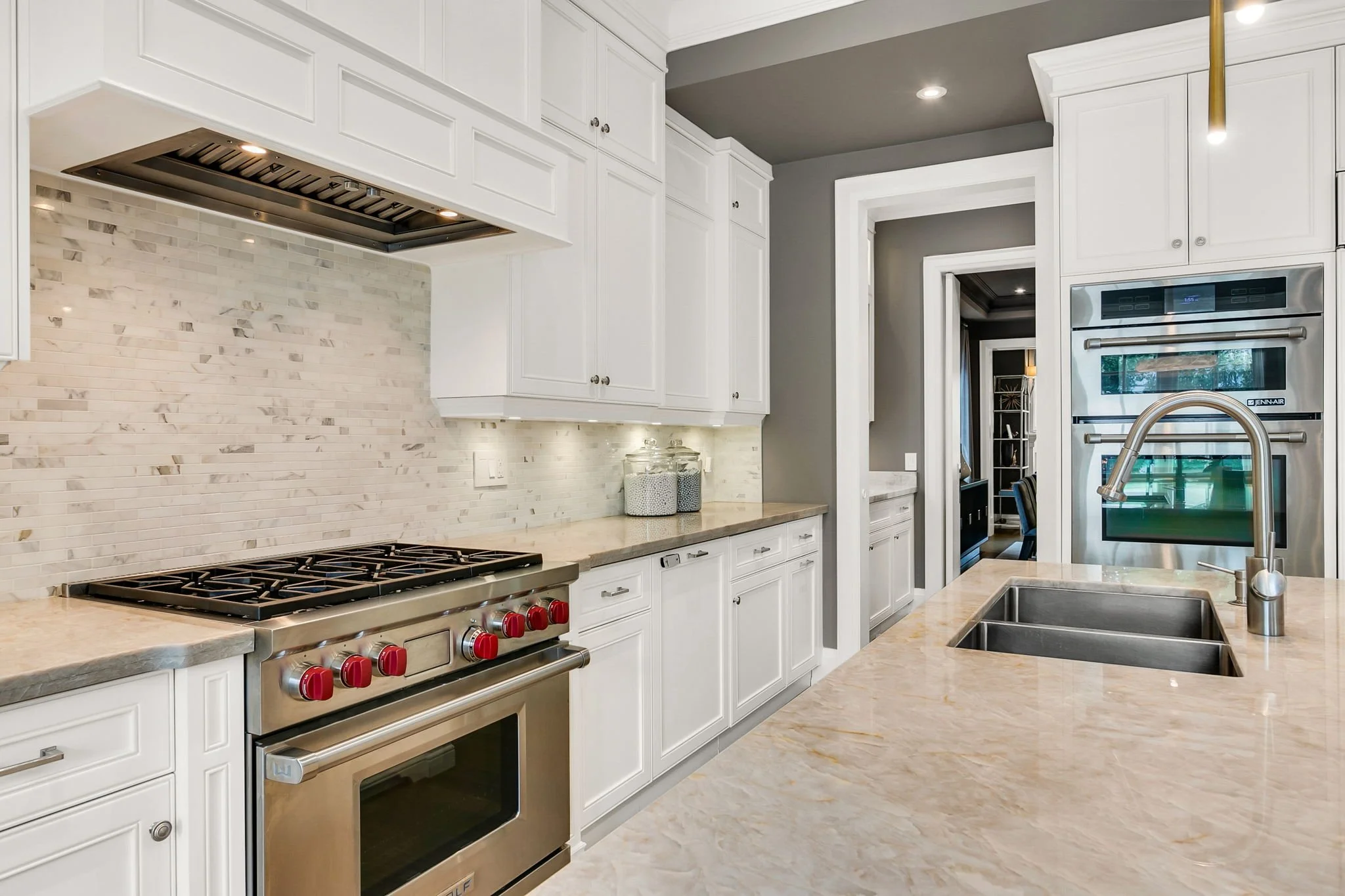 63-web-or-mls-17_008_Breakfast Area.jpg