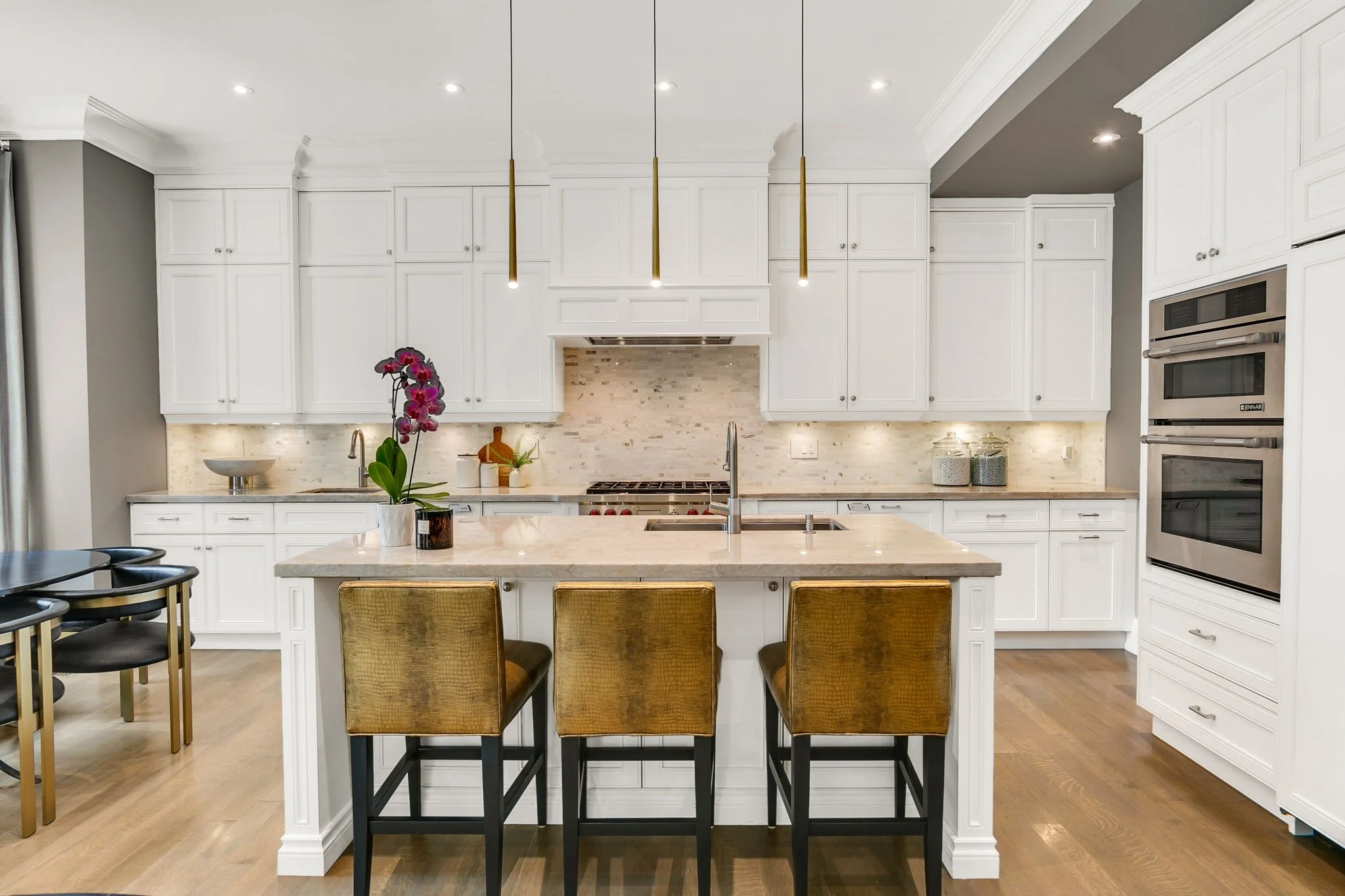 65-web-or-mls-17_010_Breakfast Area.jpg