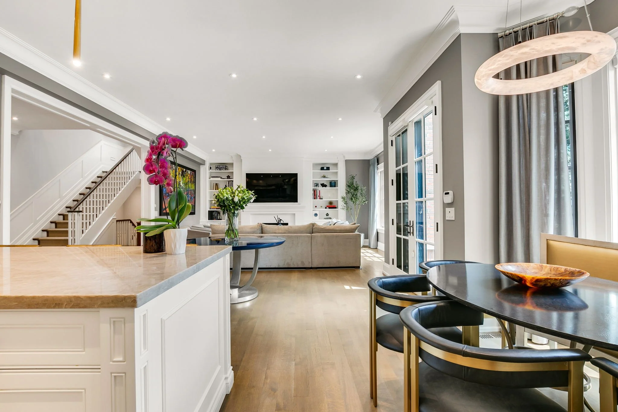68-web-or-mls-17_013_Breakfast Area.jpg