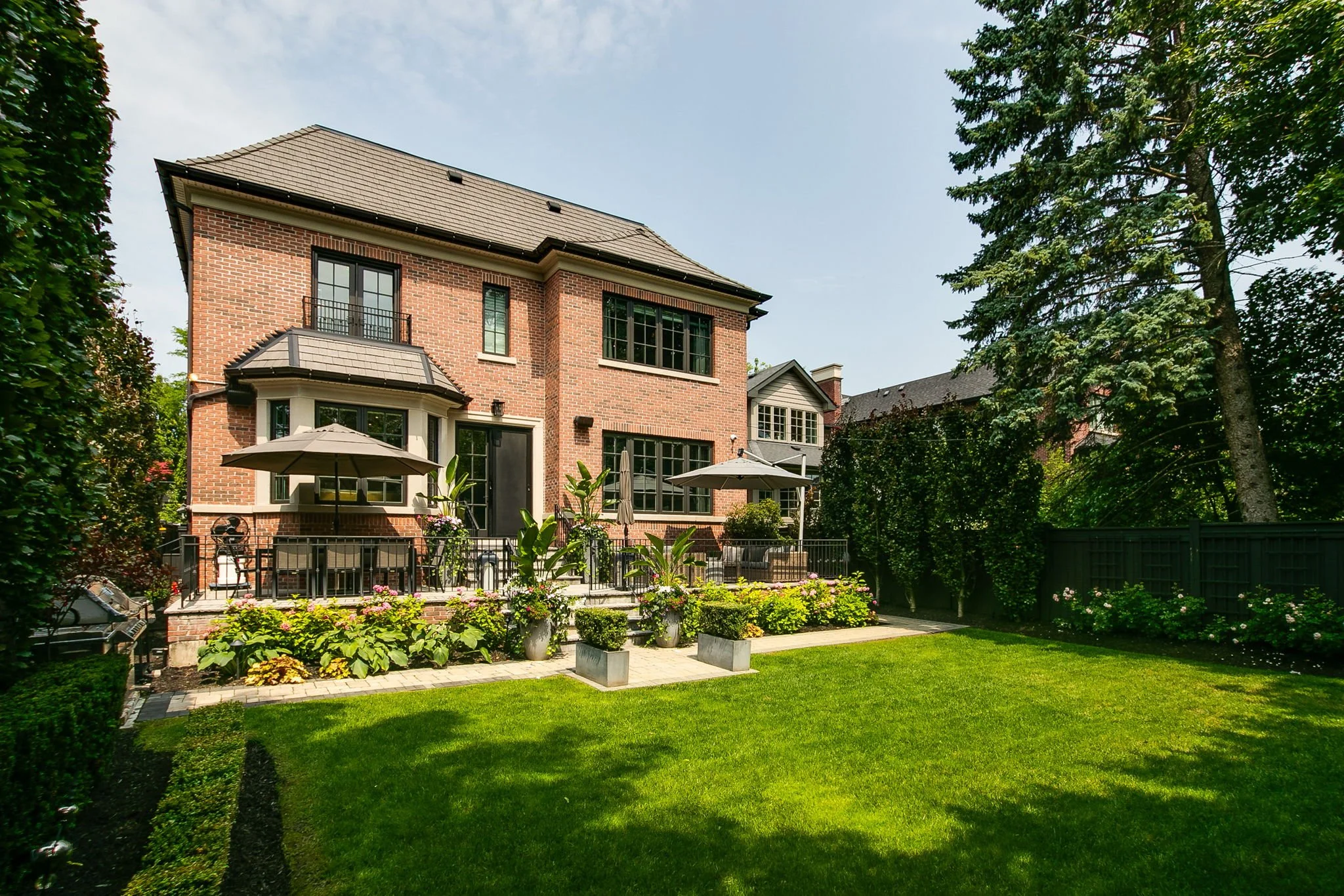 154-web-or-mls-74_003_Backyard.jpg