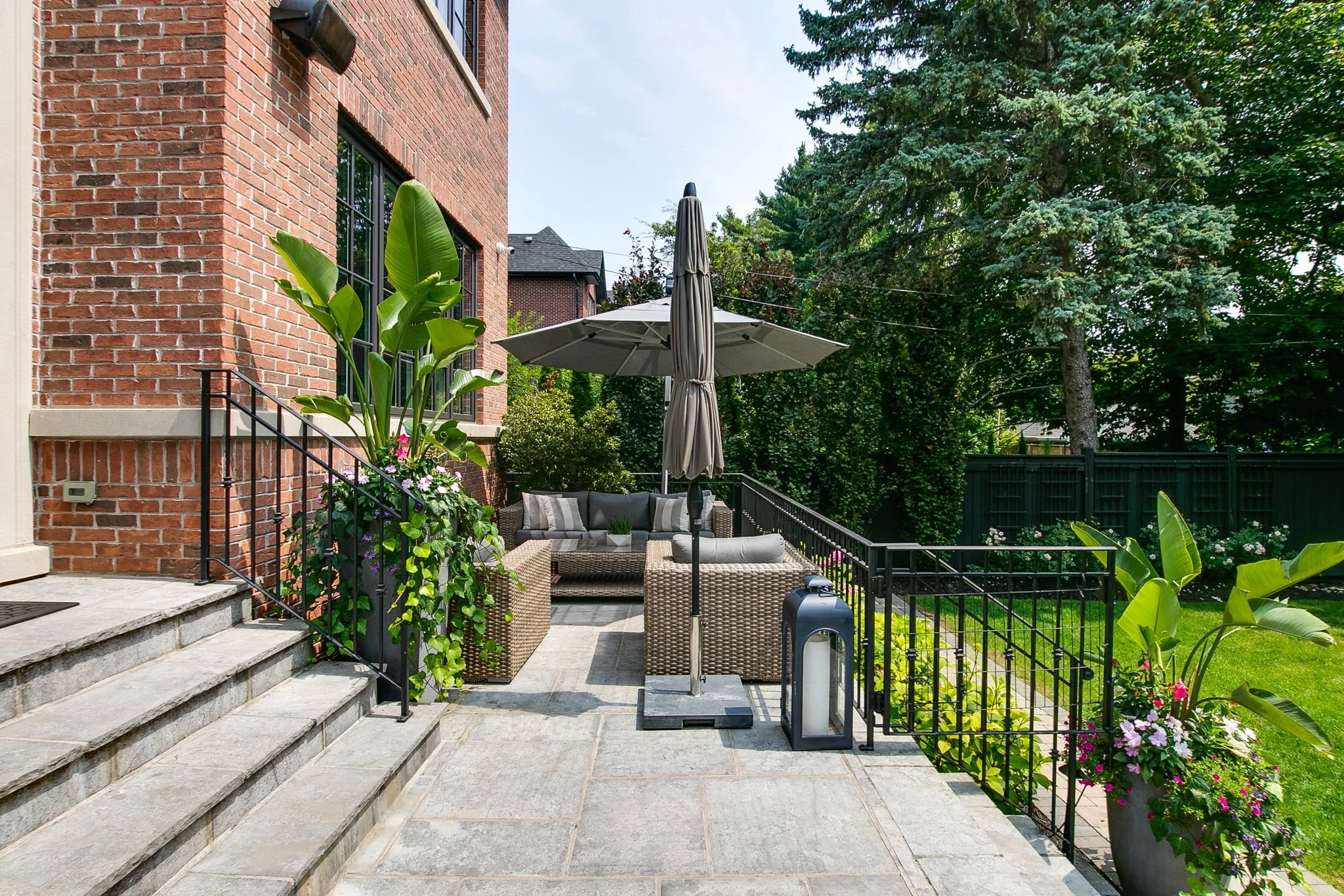 162-web-or-mls-77_003_Patio.jpg