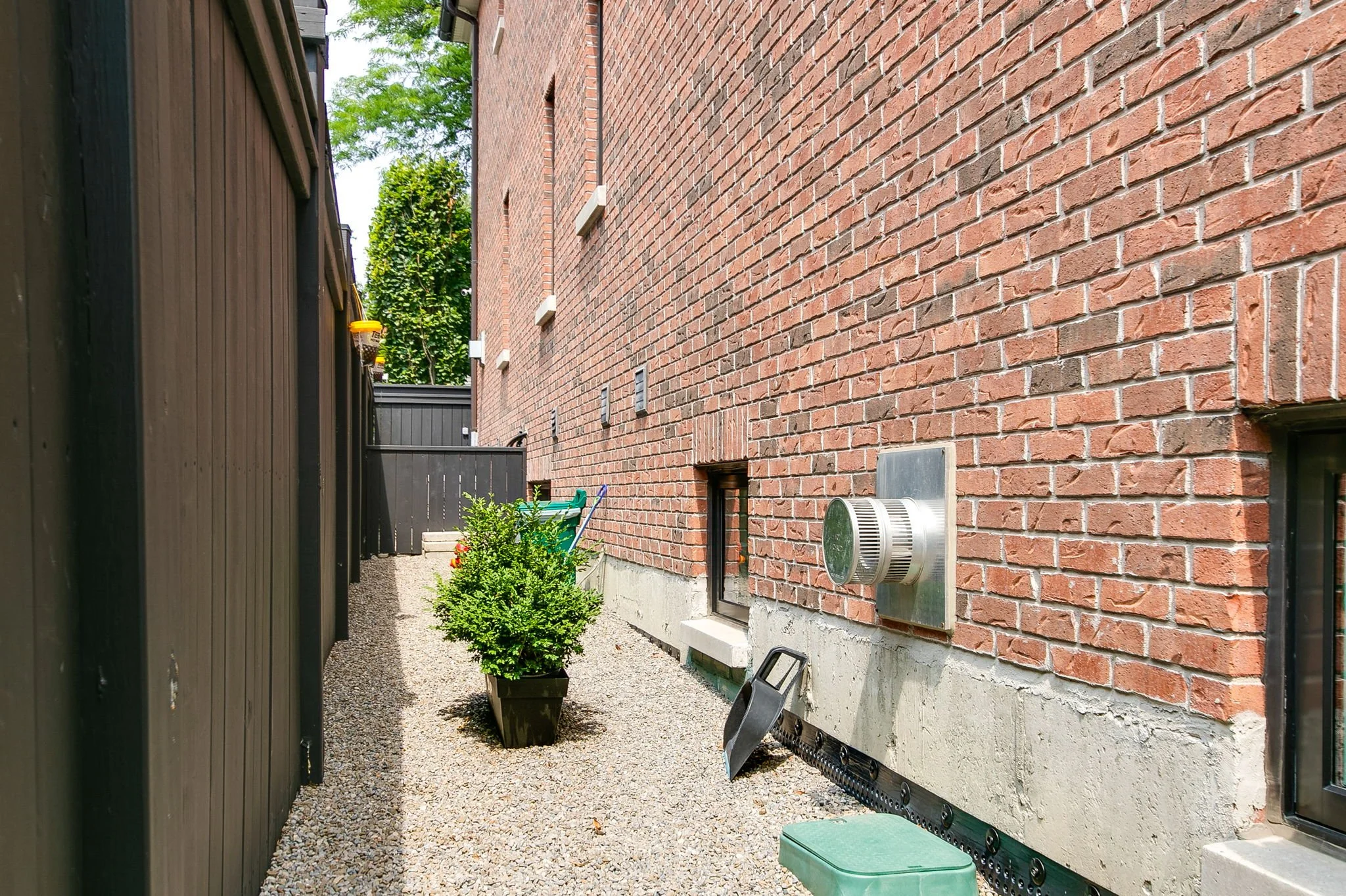 168-web-or-mls-74_009_Backyard.jpg