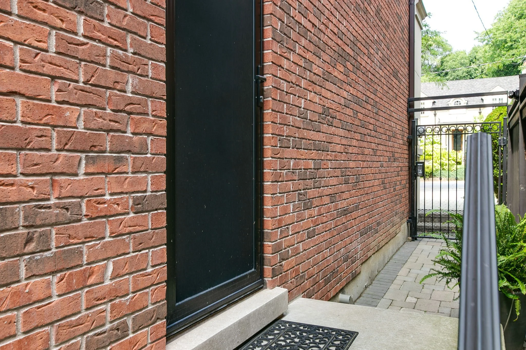 169-web-or-mls-74_010_Backyard.jpg