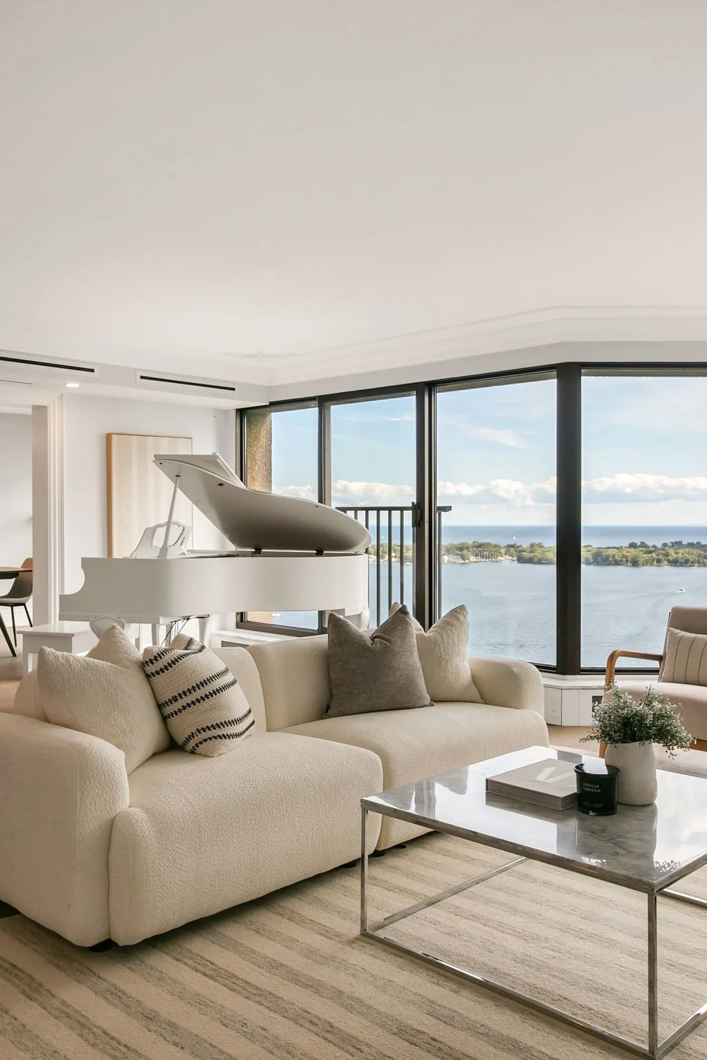 26-web-or-mls-8_012_Living Room.jpg