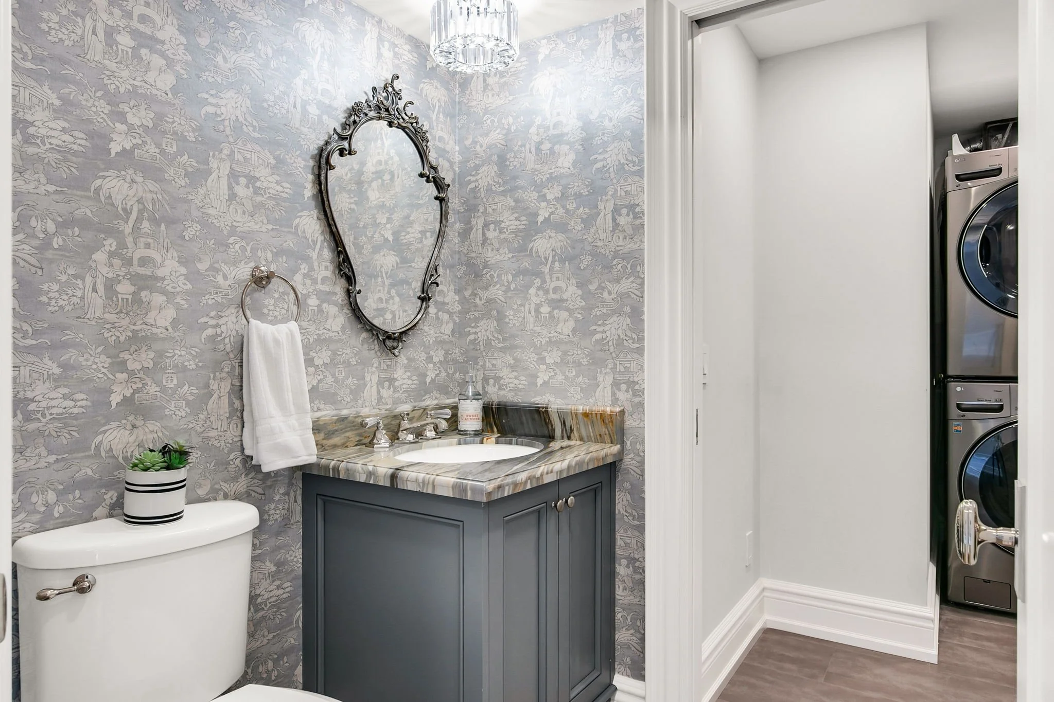 51-web-or-mls-20_001_Powder Room.jpg