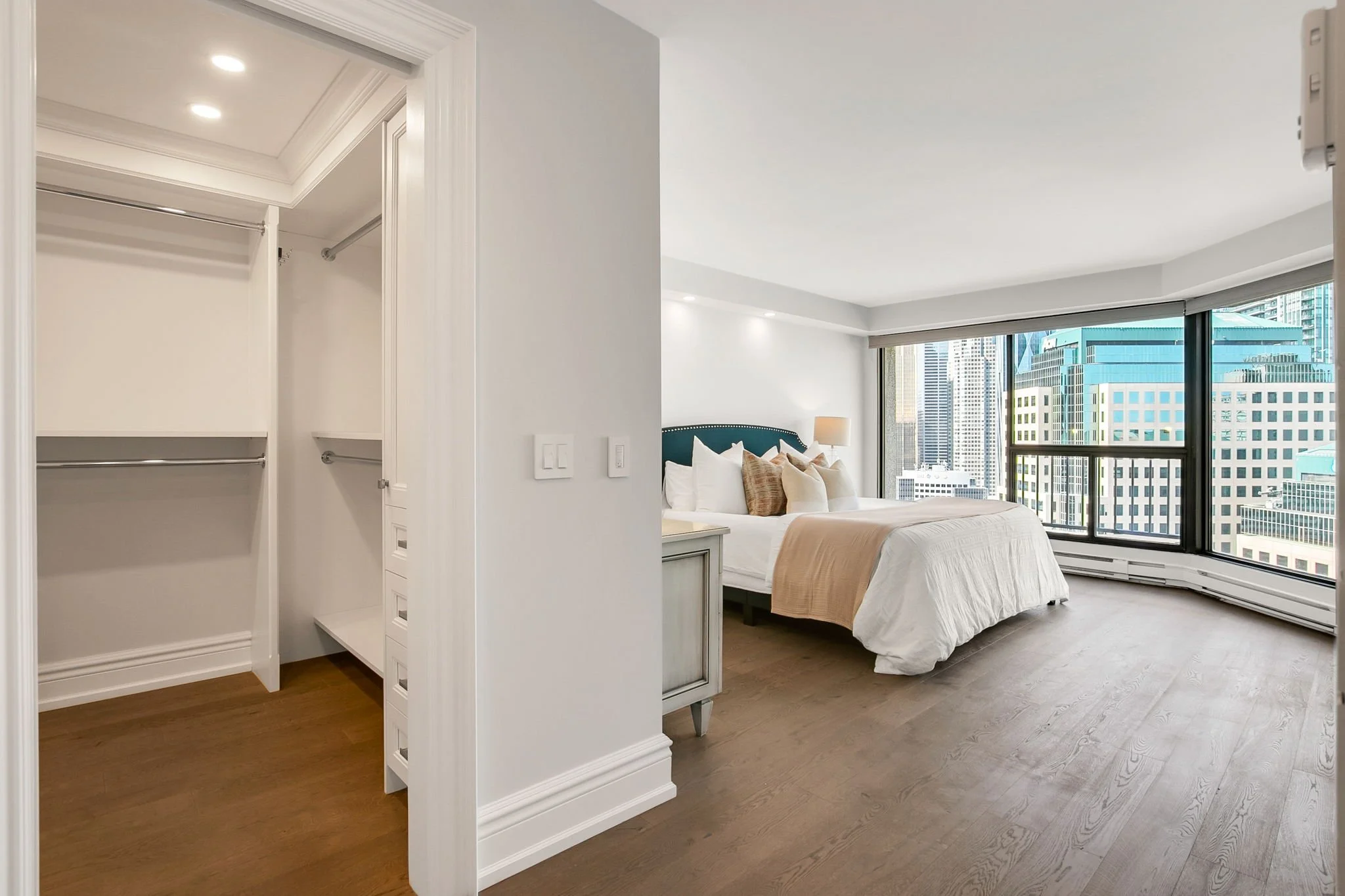 52-web-or-mls-26_001_Primary Bedroom.jpg