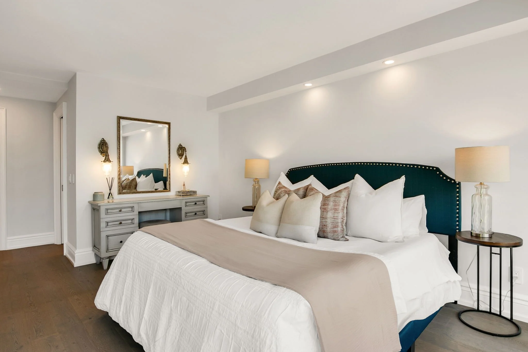 54-web-or-mls-26_003_Primary Bedroom.jpg