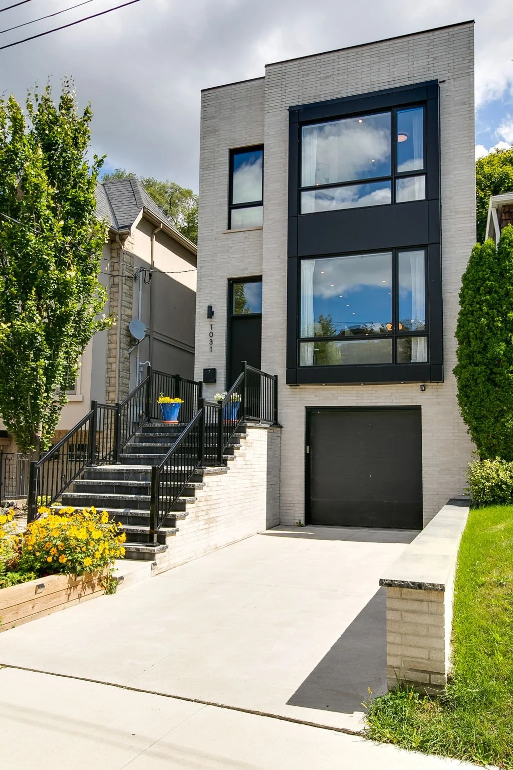 5-web-or-mls-1_005_Exterior Front.jpg