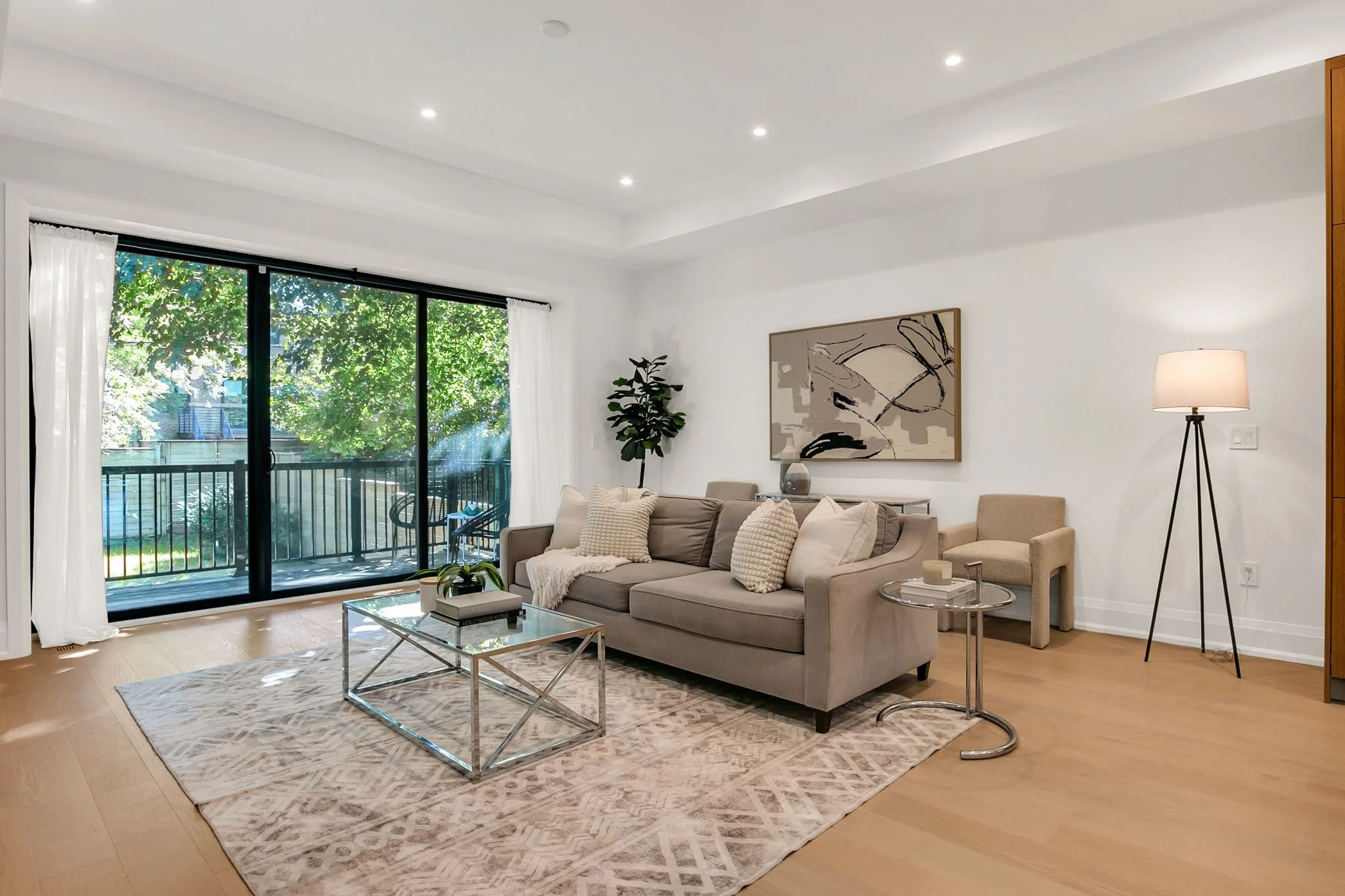 25-web-or-mls-9_004_Family Room.jpg