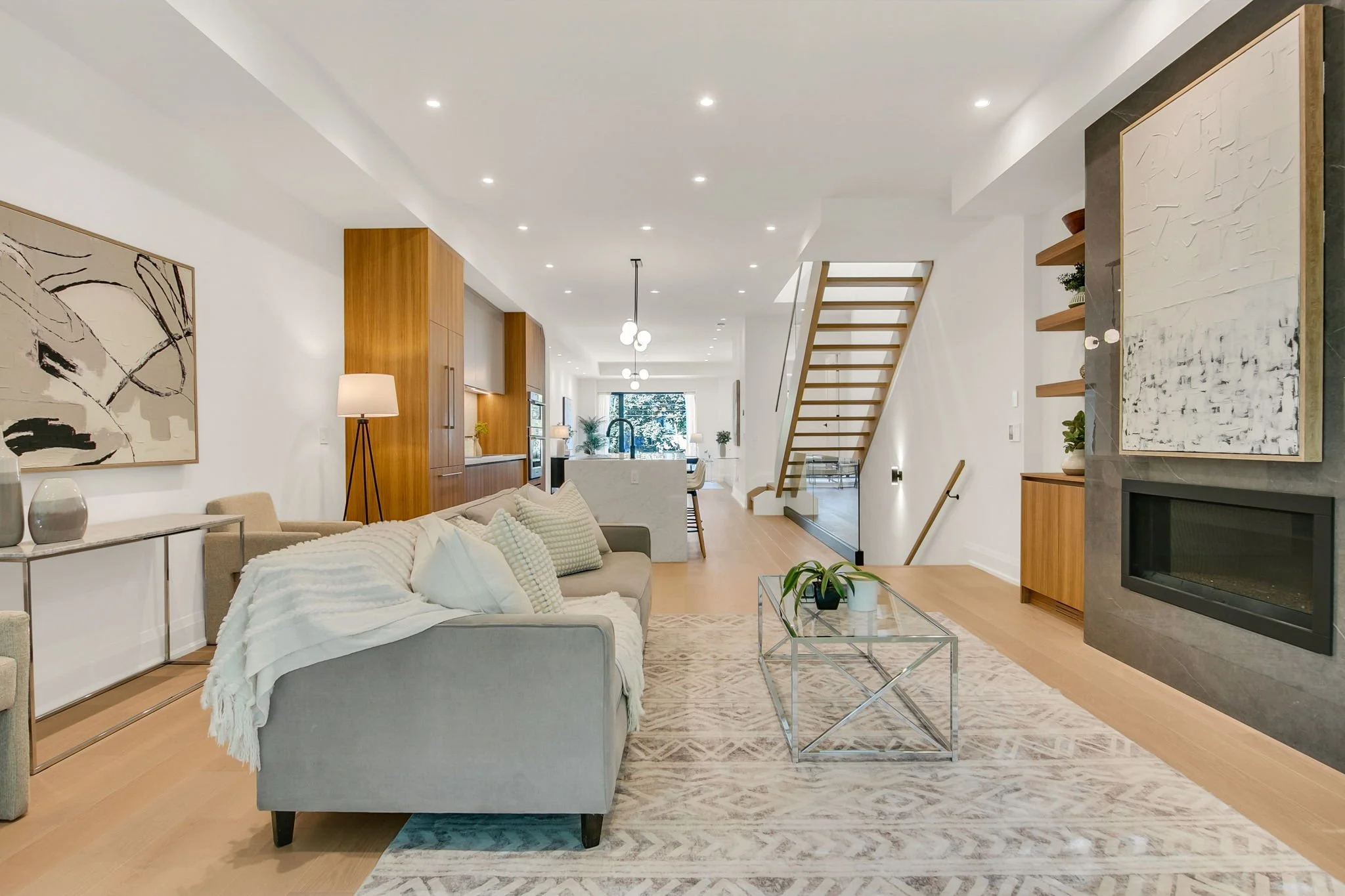 27-web-or-mls-9_006_Family Room.jpg