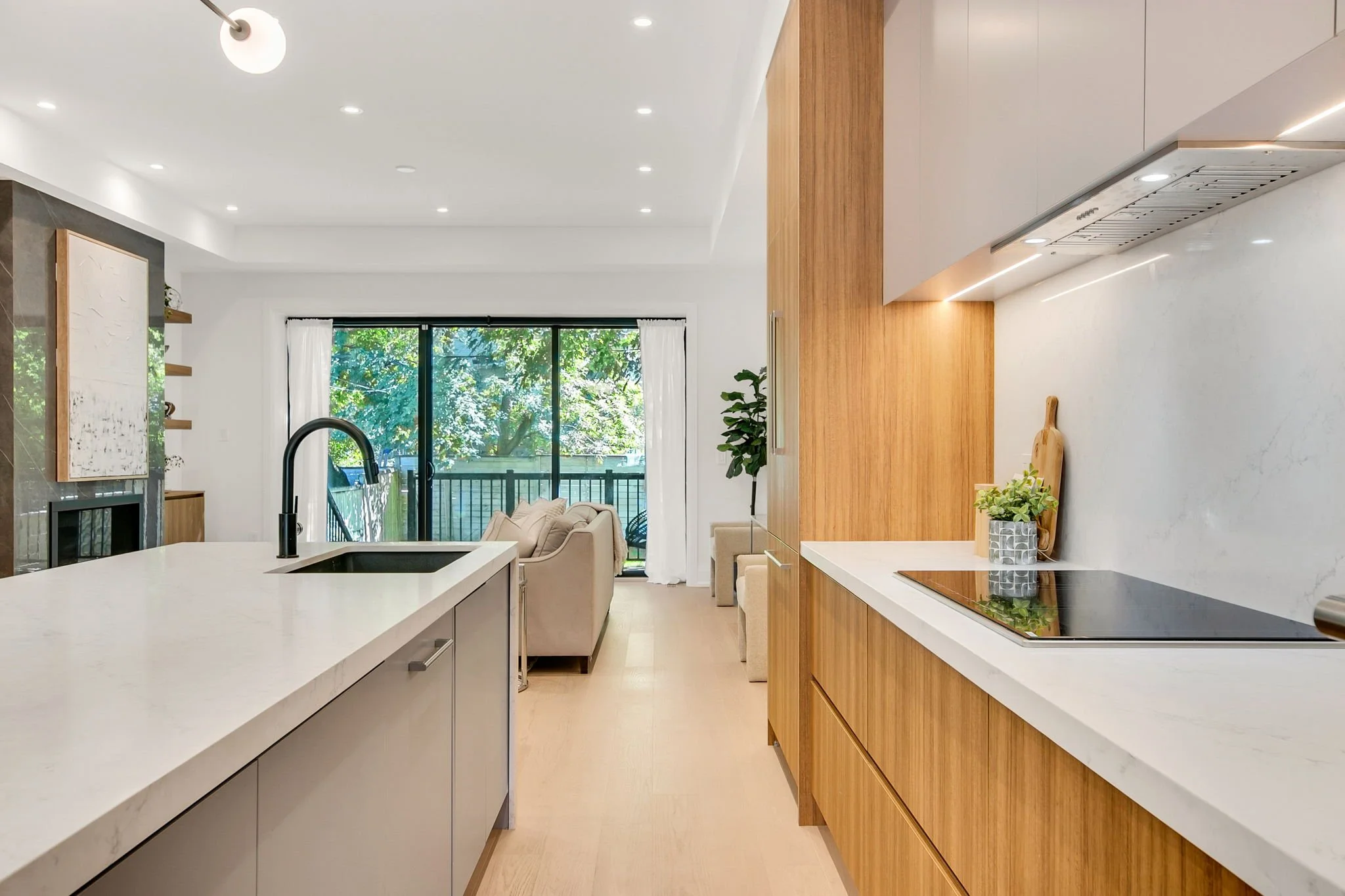 44-web-or-mls-15_003_Kitchen.jpg