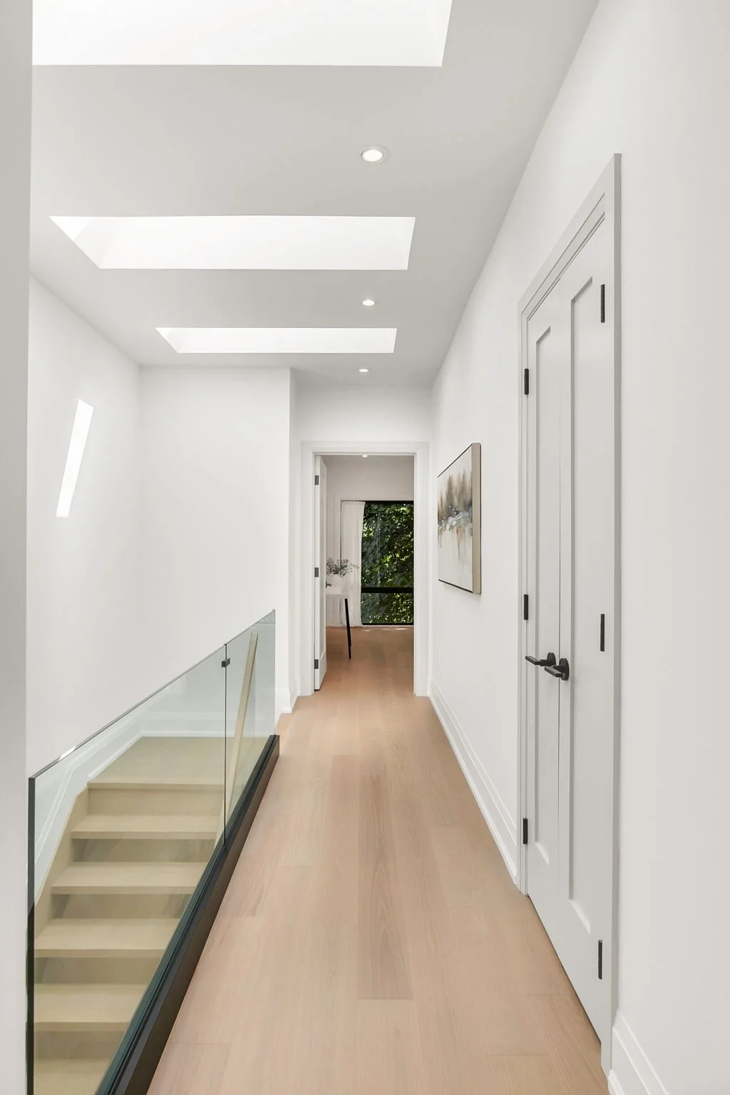60-web-or-mls-23_010_Upper Hallway.jpg