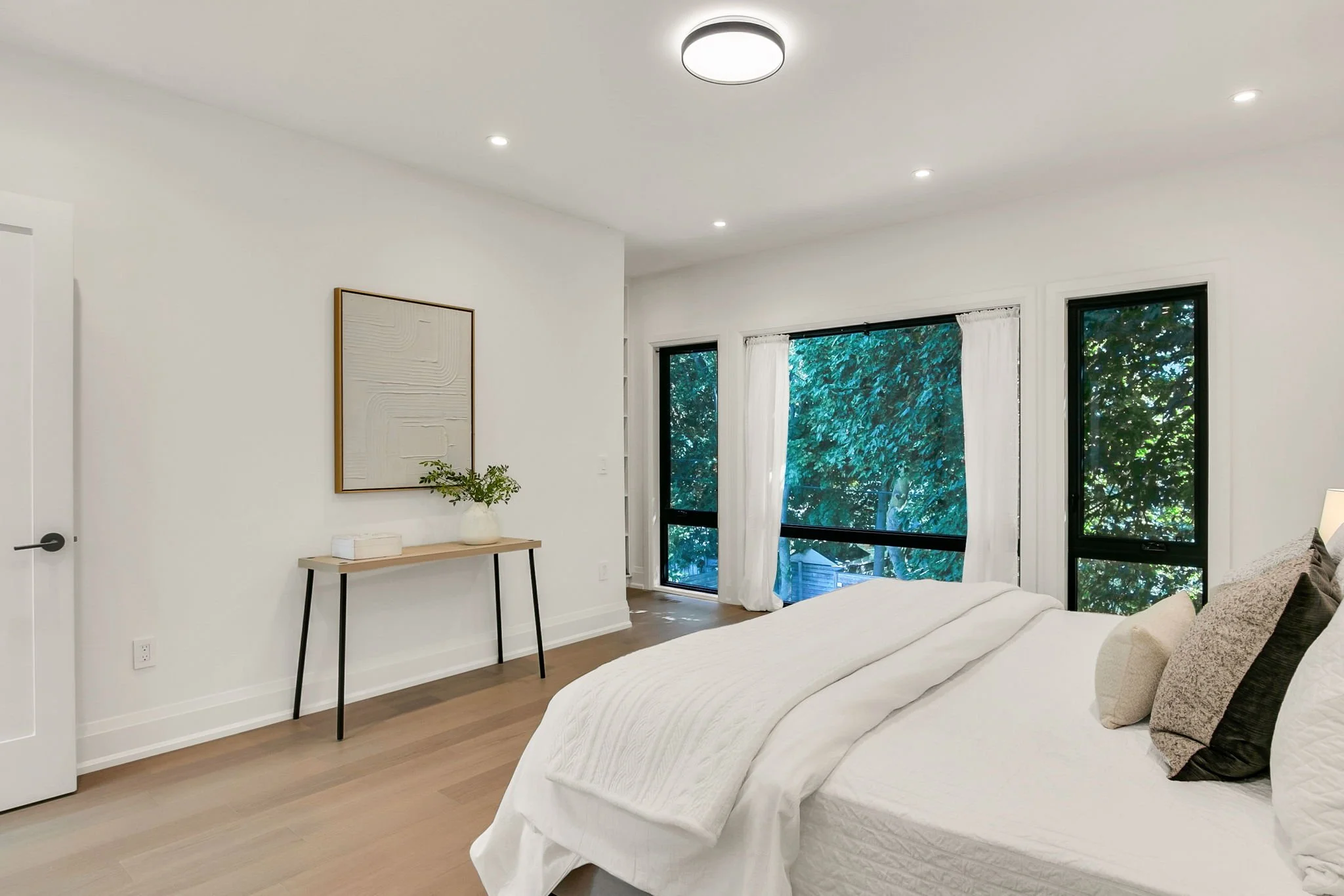 64-web-or-mls-26_006_Primary Bedroom.jpg
