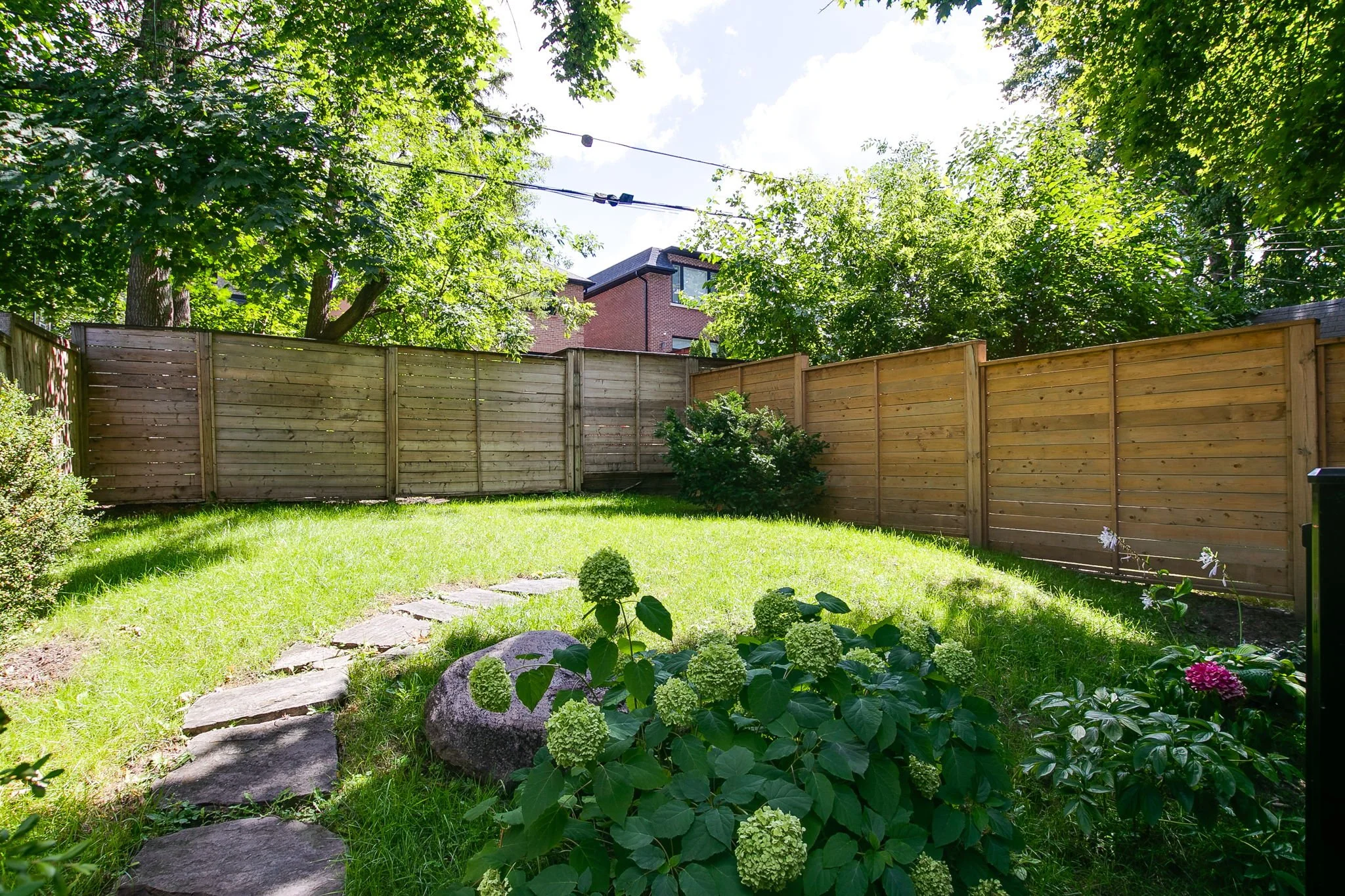 103-web-or-mls-74_002_Backyard.jpg