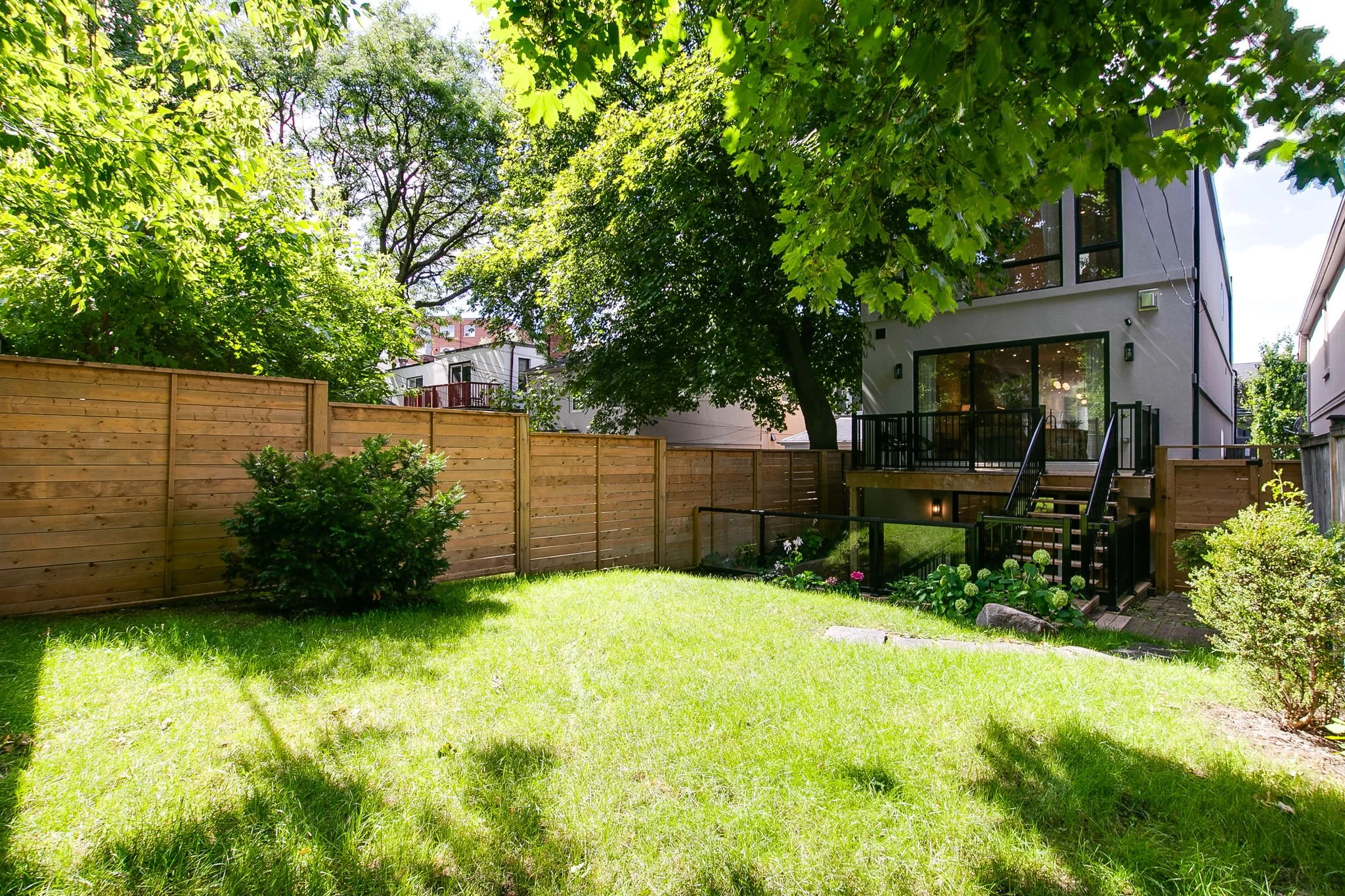 104-web-or-mls-74_003_Backyard.jpg