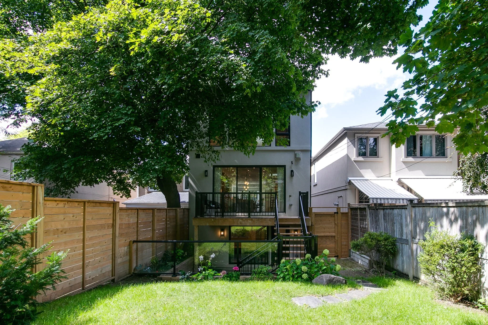 105-web-or-mls-74_004_Backyard.jpg