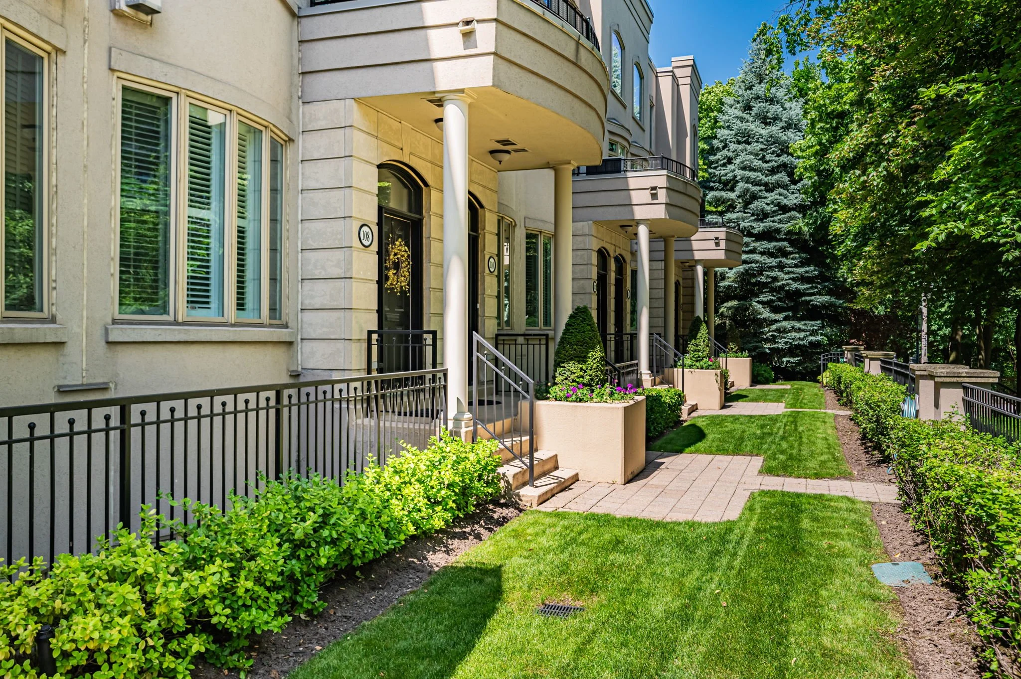 3-web-or-mls-108 Pleasant Blvd-8.jpg