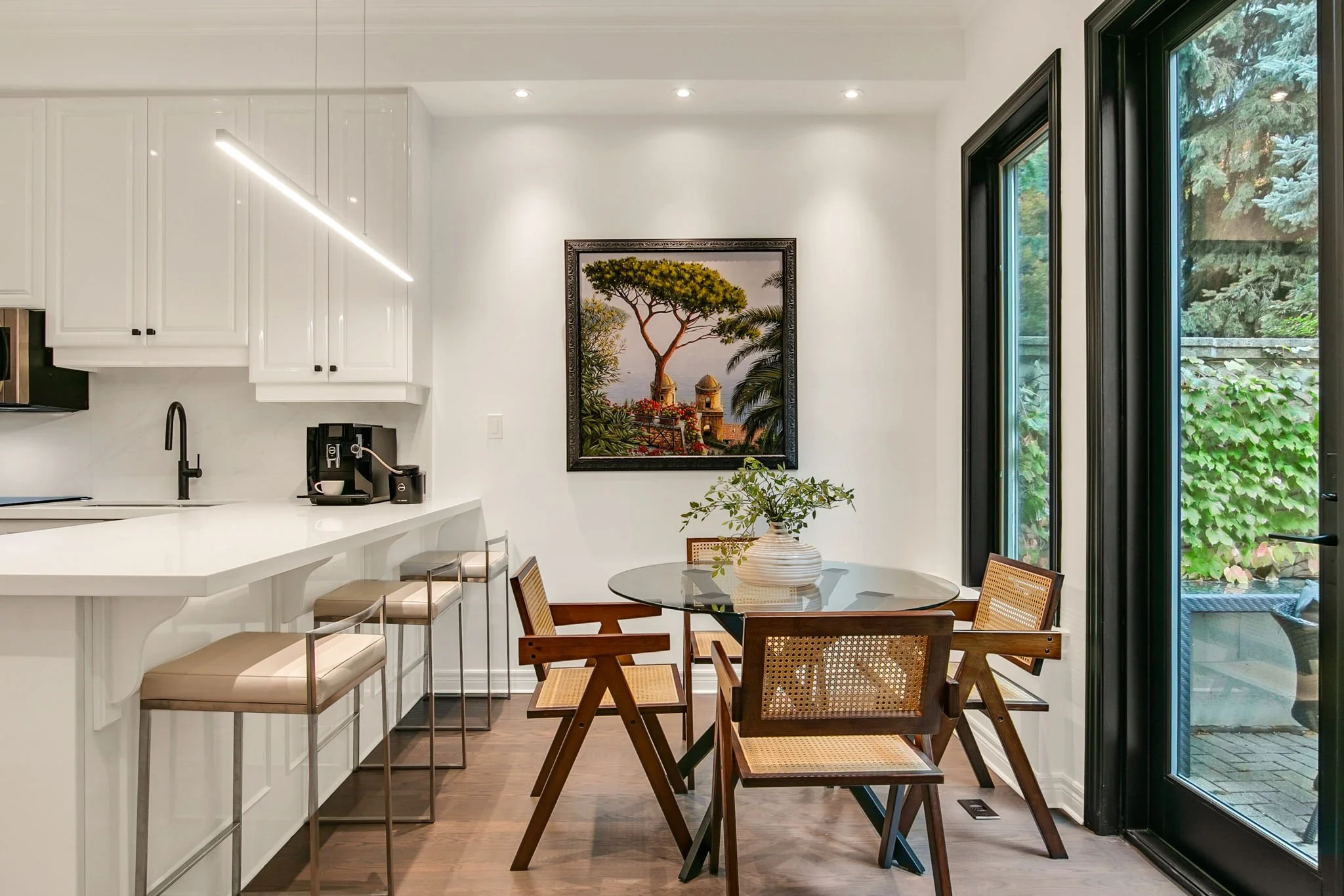 29-web-or-mls-17_001_Breakfast Area.jpg