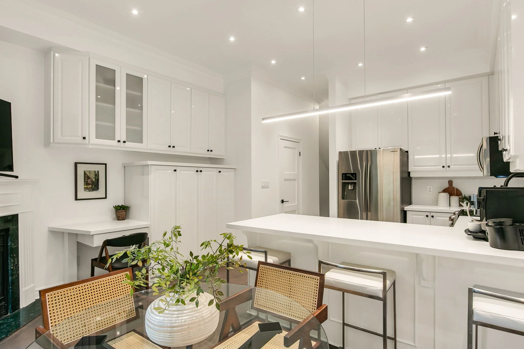 31-web-or-mls-17_003_Breakfast Area.jpg