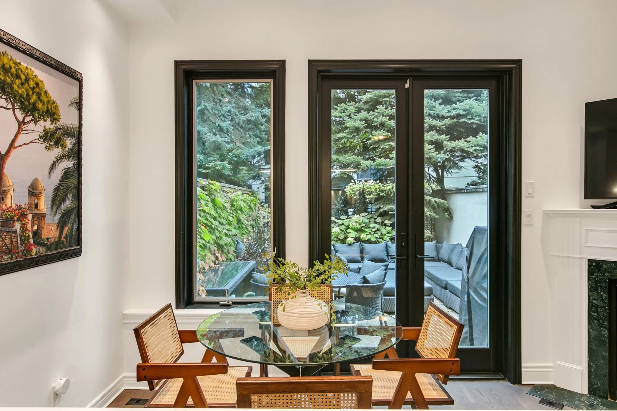 32-web-or-mls-17_004_Breakfast Area.jpg
