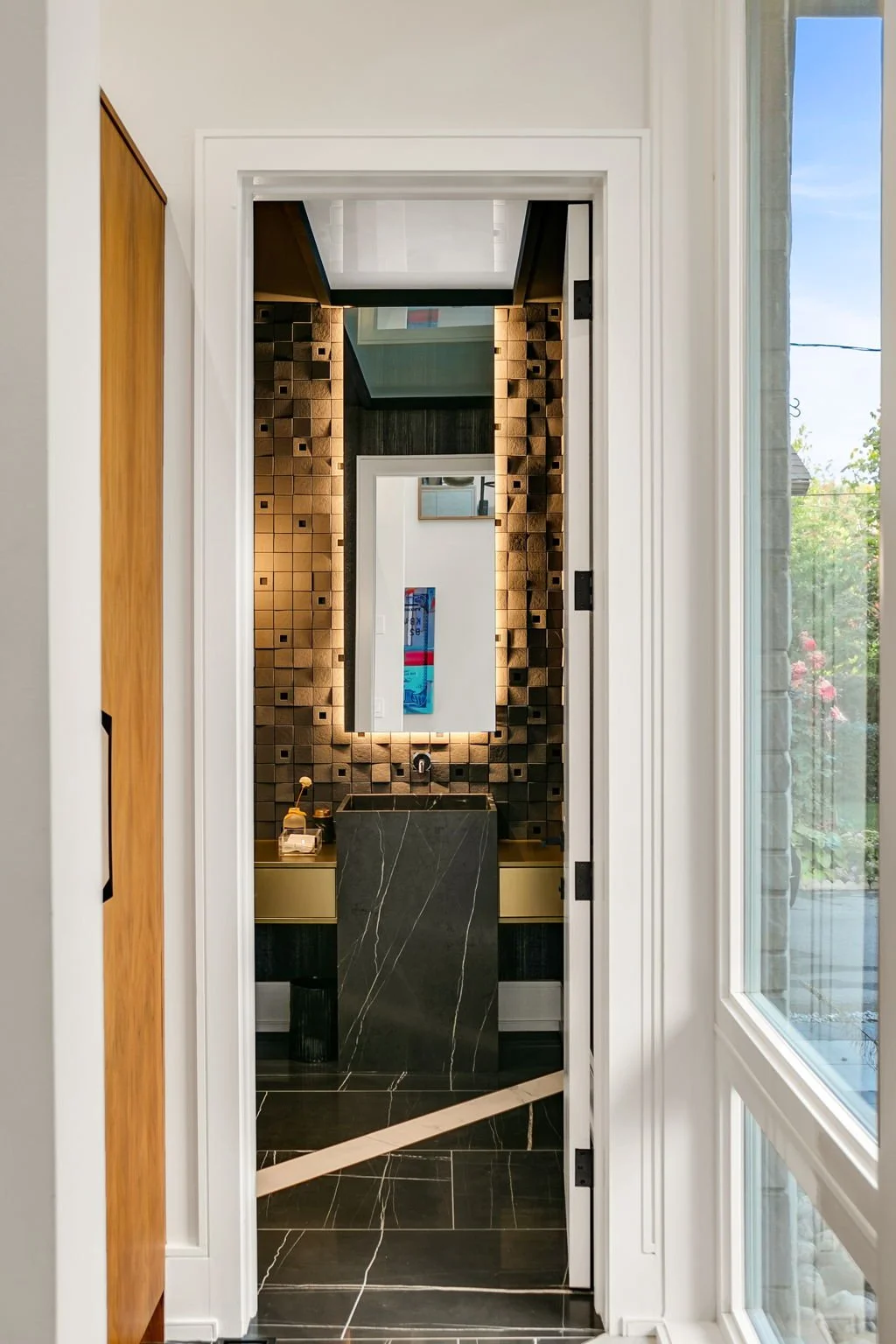 12-web-or-mls-20_002_Powder Room.jpg