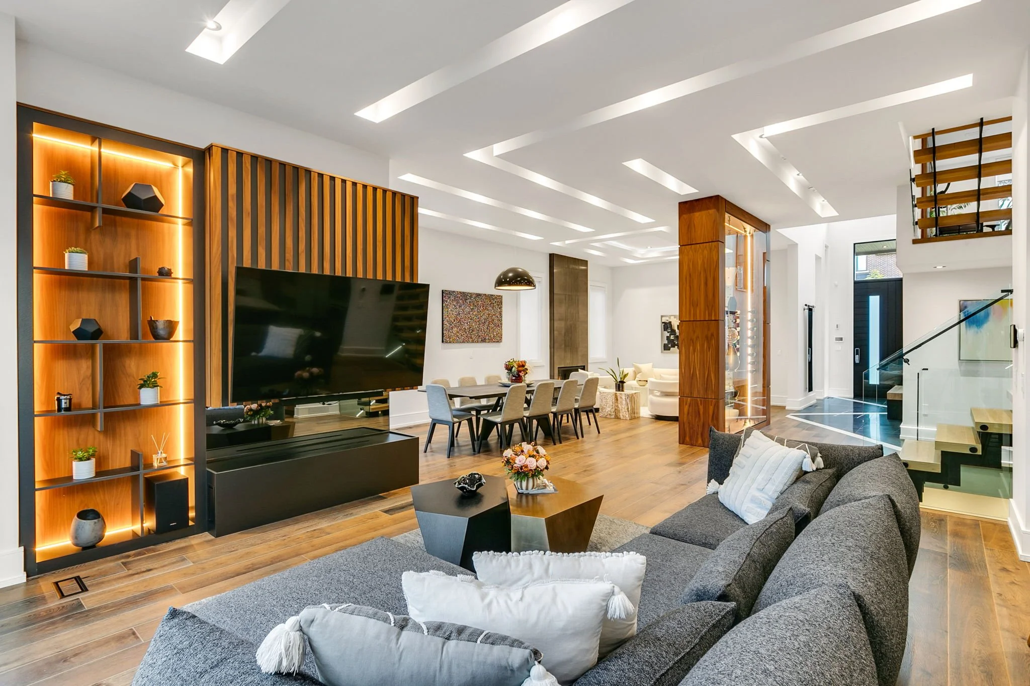 43-web-or-mls-9_006_Family Room.jpg
