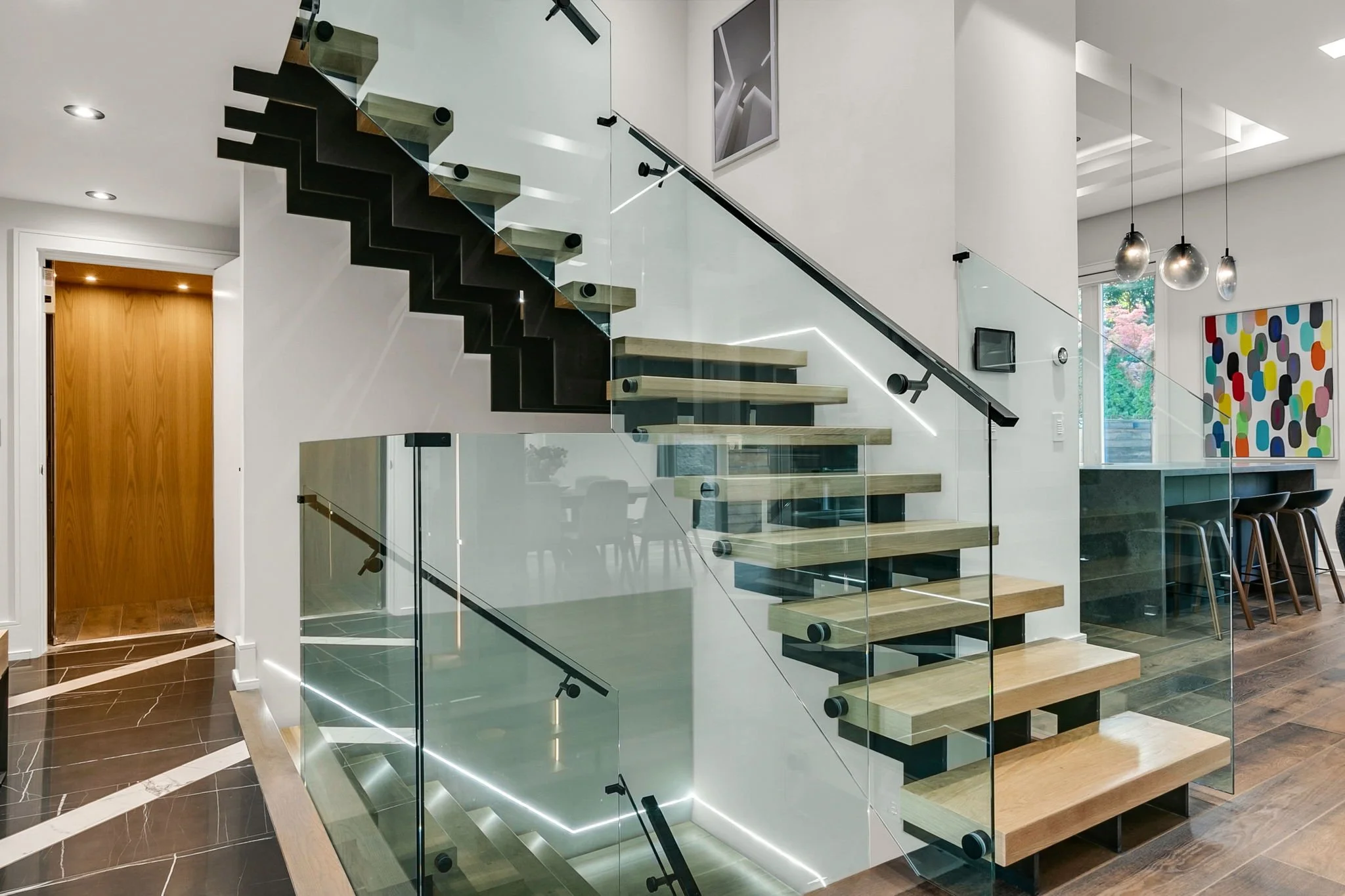 79-web-or-mls-21_003_Staircase.jpg