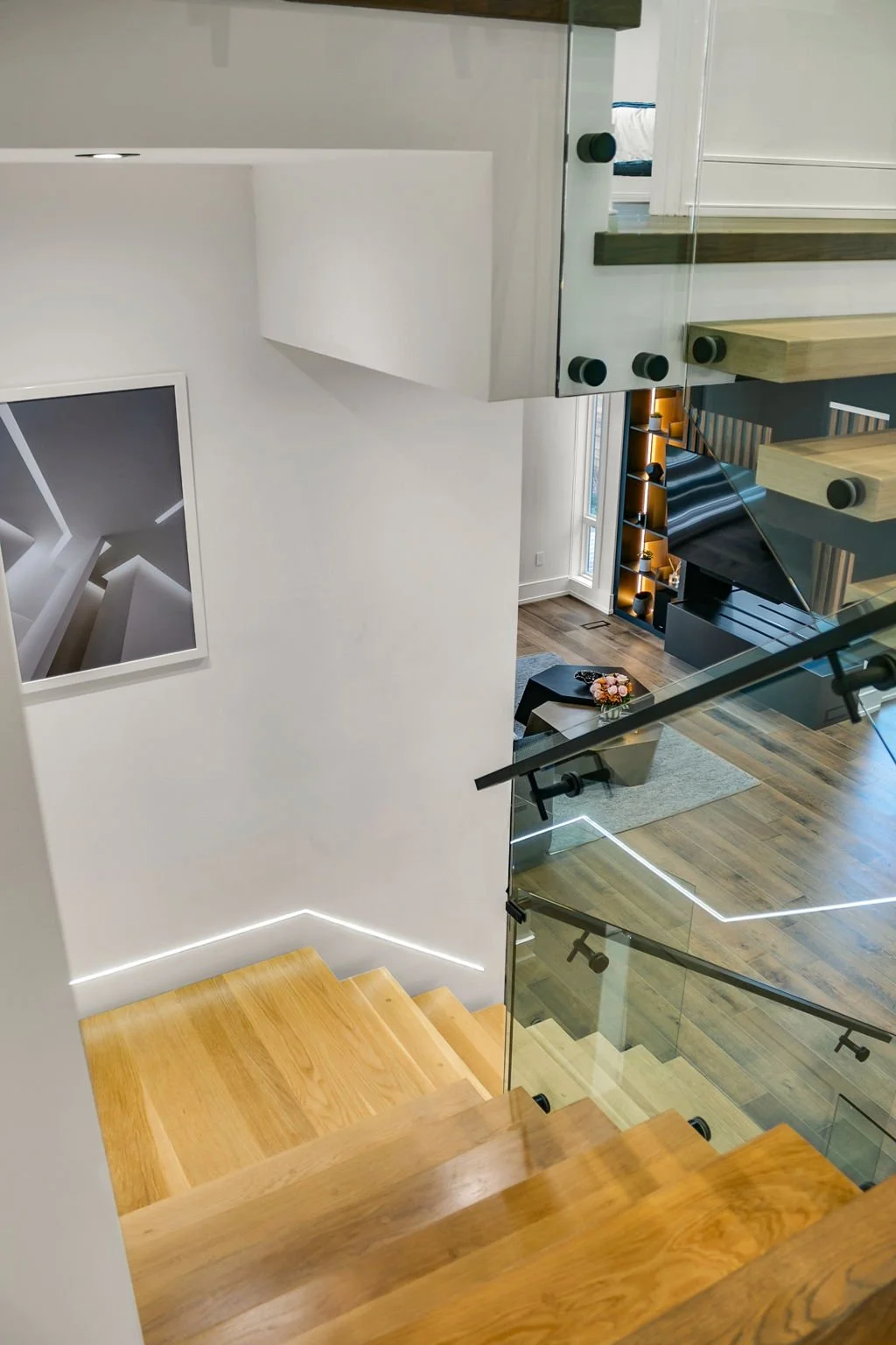 82-web-or-mls-21_006_Staircase.jpg