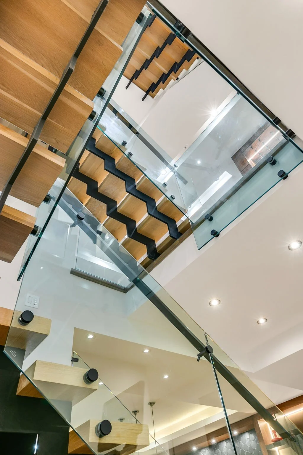 83-web-or-mls-21_007_Staircase.jpg