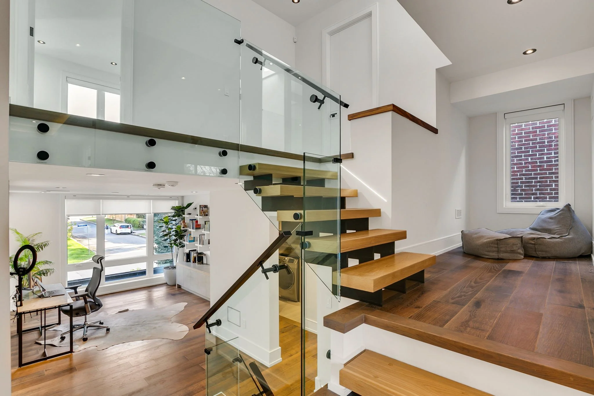 90-web-or-mls-23_001_Upper Hallway.jpg